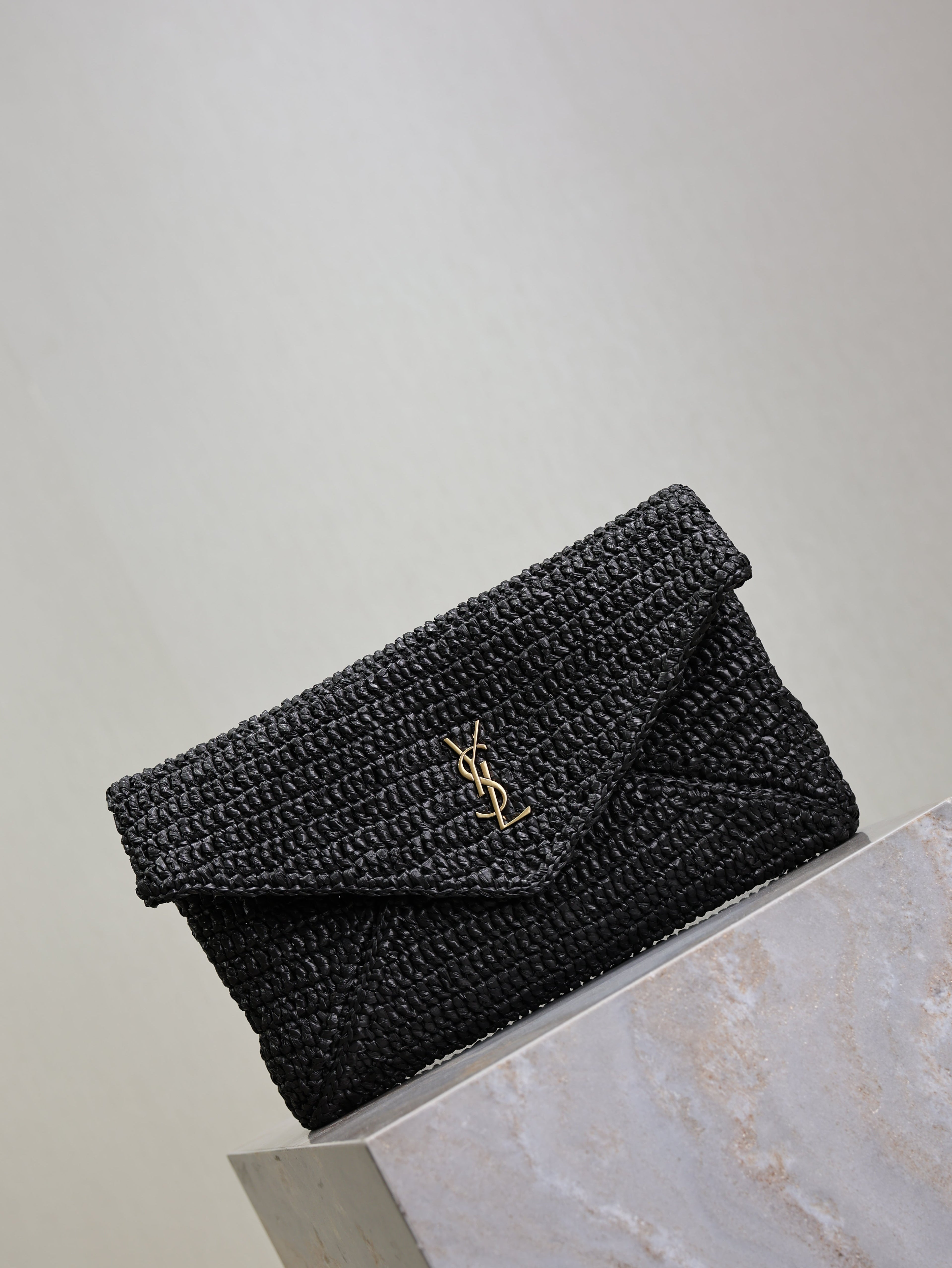 SAINT LAURENT YSL 25S CASSANDRE LARGE ENVELOPE POUCH 29 IN BLACK RAFFIA GOLD HARDWARE