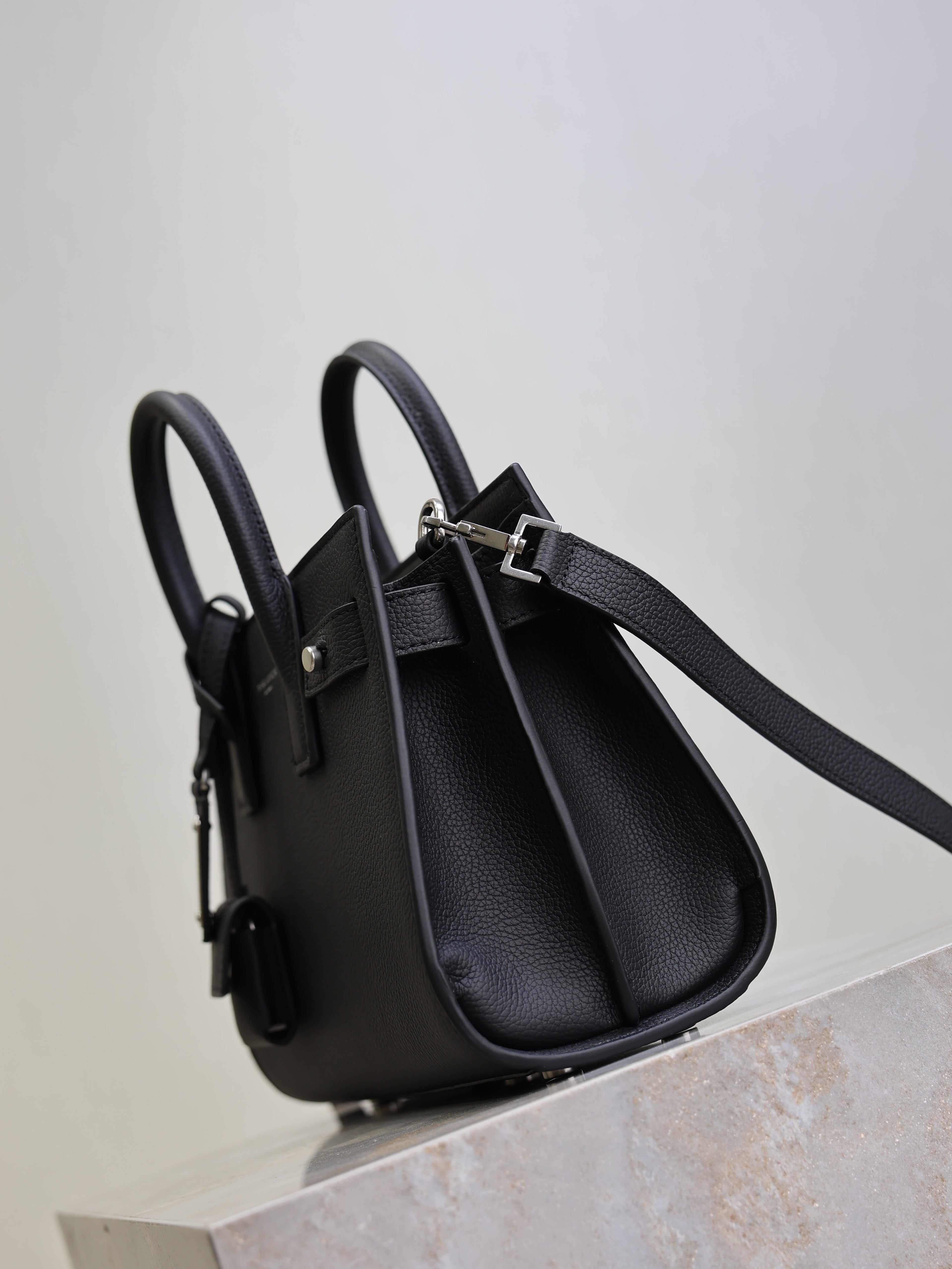SAINT LAURENT YSL 25S SAC DE JOUR 22 IN BLACK GRAINED CALFSKIN SILVER HARDWRE