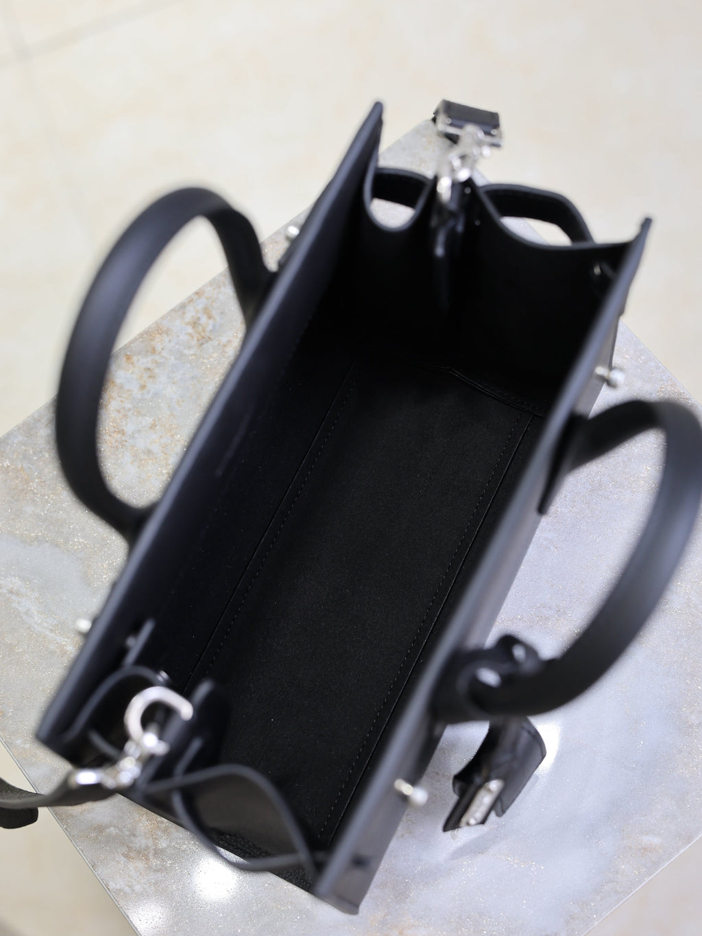 SAINT LAURENT YSL 25S SAC DE JOUR 22 IN BLACK GRAINED CALFSKIN SILVER HARDWRE