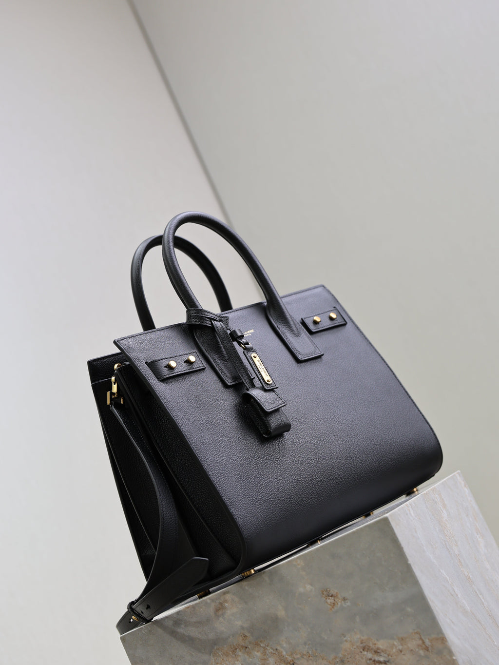 SAINT LAURENT YSL 25S SAC DE JOUR GM 32 IN BLACK SUPPLE GRAINED CALFSKIN GOLD HARDWARE