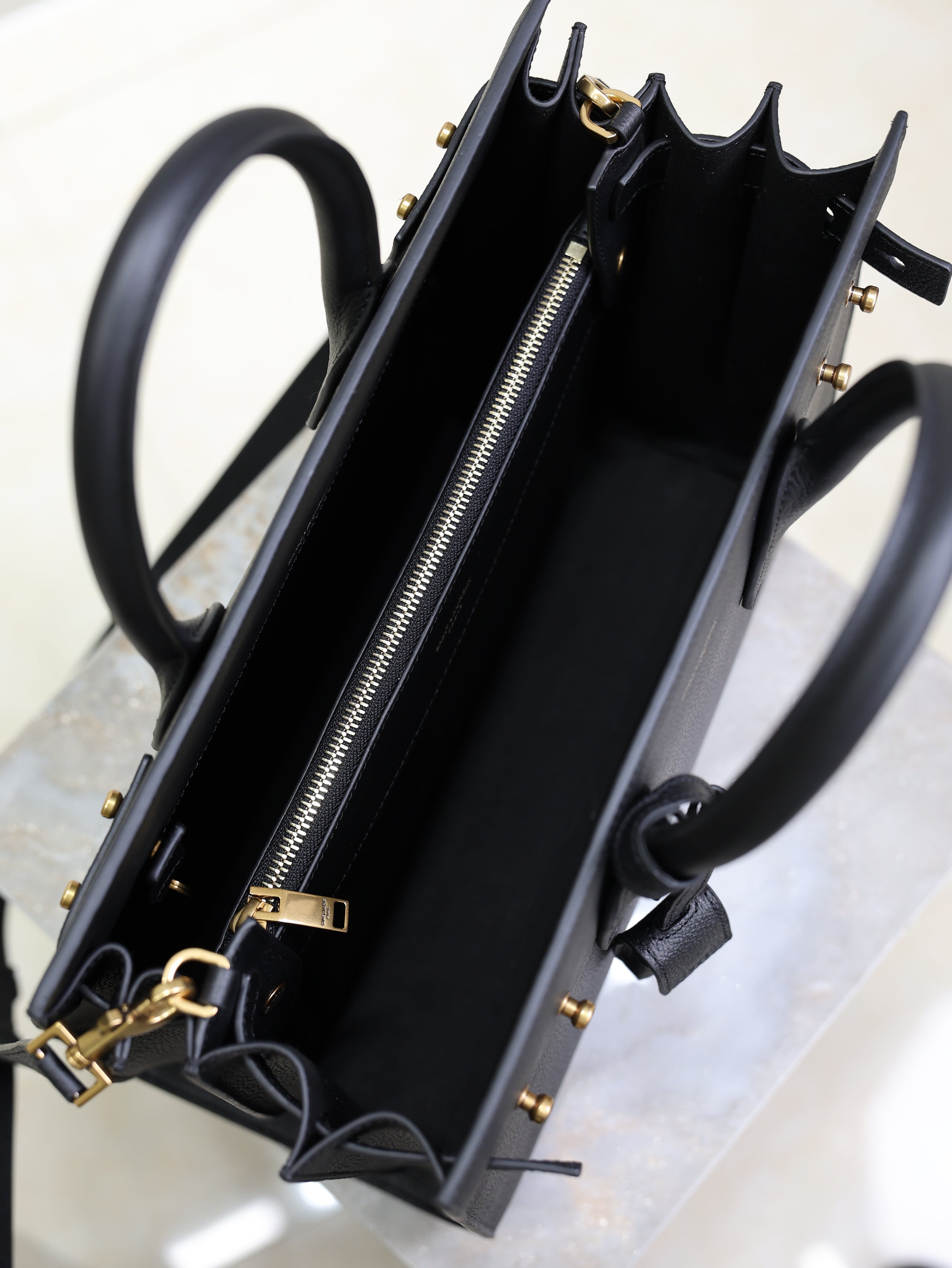 SAINT LAURENT YSL 25S SAC DE JOUR GM 32 IN BLACK SUPPLE GRAINED CALFSKIN GOLD HARDWARE