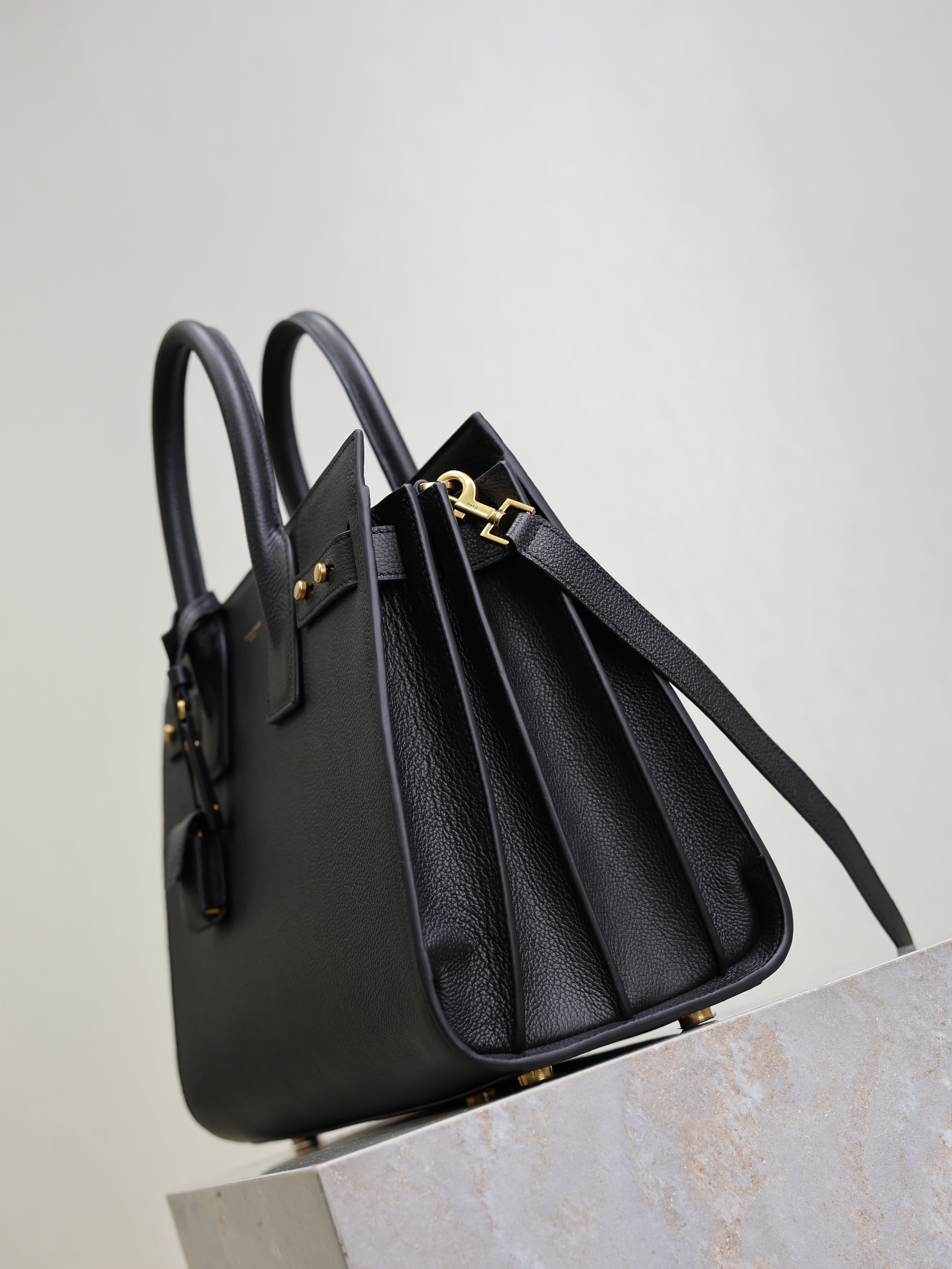 SAINT LAURENT YSL 25S SAC DE JOUR GM 32 IN BLACK SUPPLE GRAINED CALFSKIN GOLD HARDWRE
