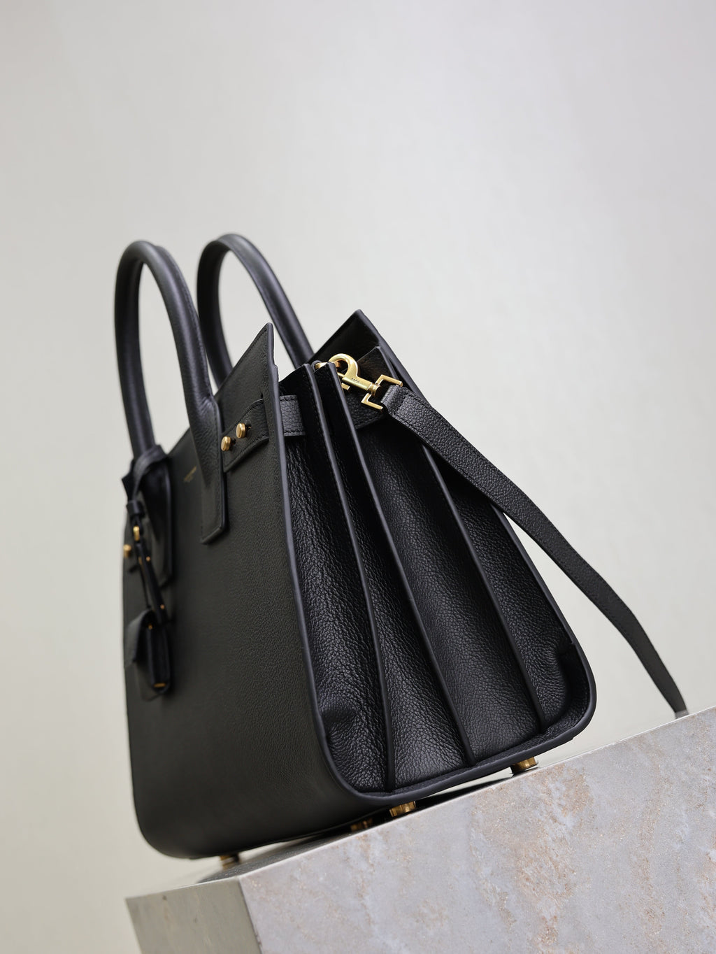 SAINT LAURENT YSL 25S SAC DE JOUR GM 32 IN BLACK SUPPLE GRAINED CALFSKIN GOLD HARDWARE