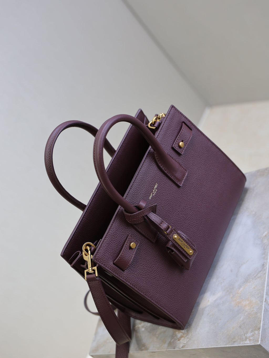 SAINT LAURENT YSL 25S SAC DE JOUR MM 26 IN ROUGE CABERNET SUPPLE GRAINED CALFSKIN