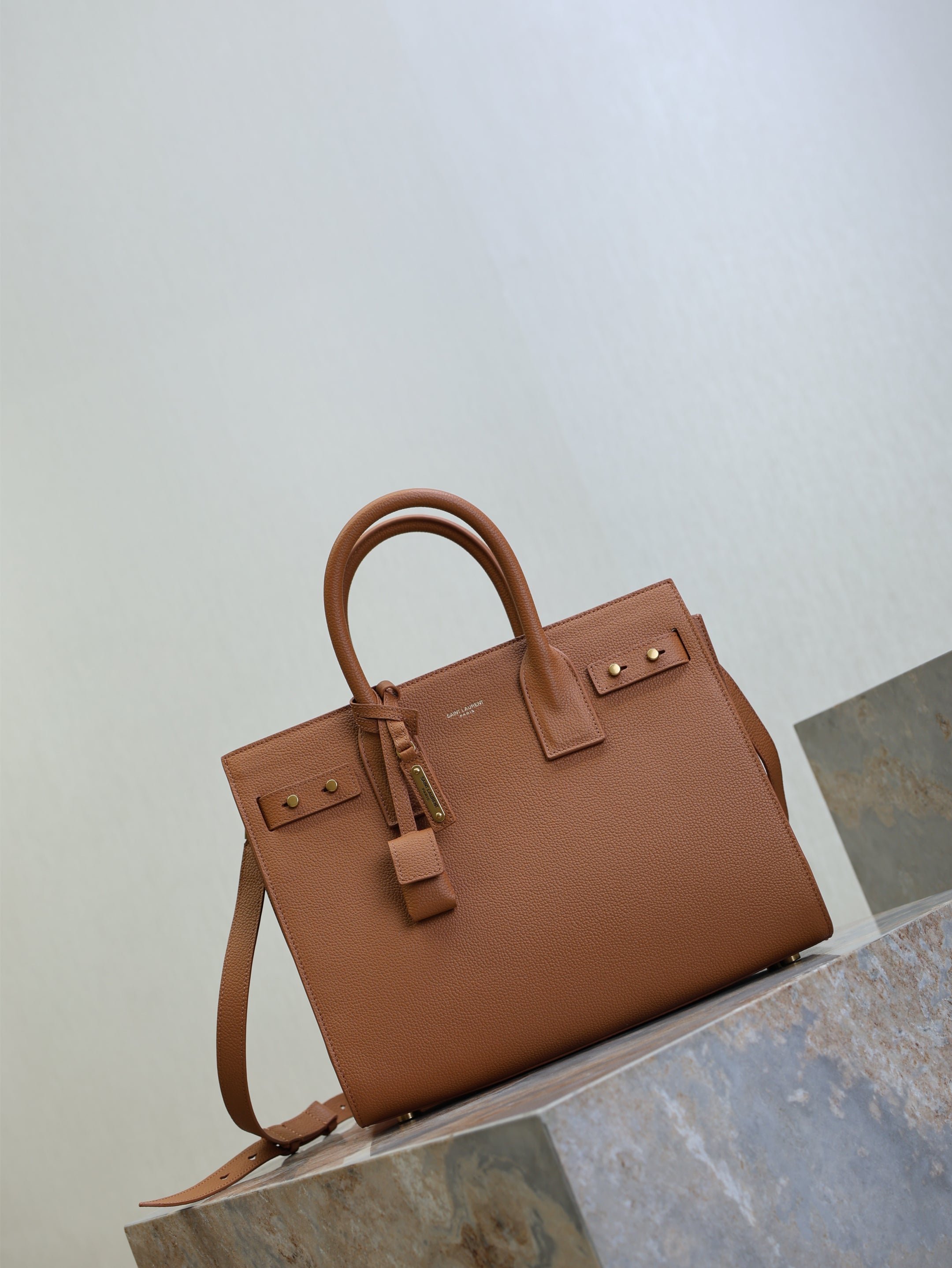 SAINT LAURENT YSL 25S SAC DE JOUR GM 32 IN CHESTNUT BROWN SUPPLE GRAINED CALFSKIN