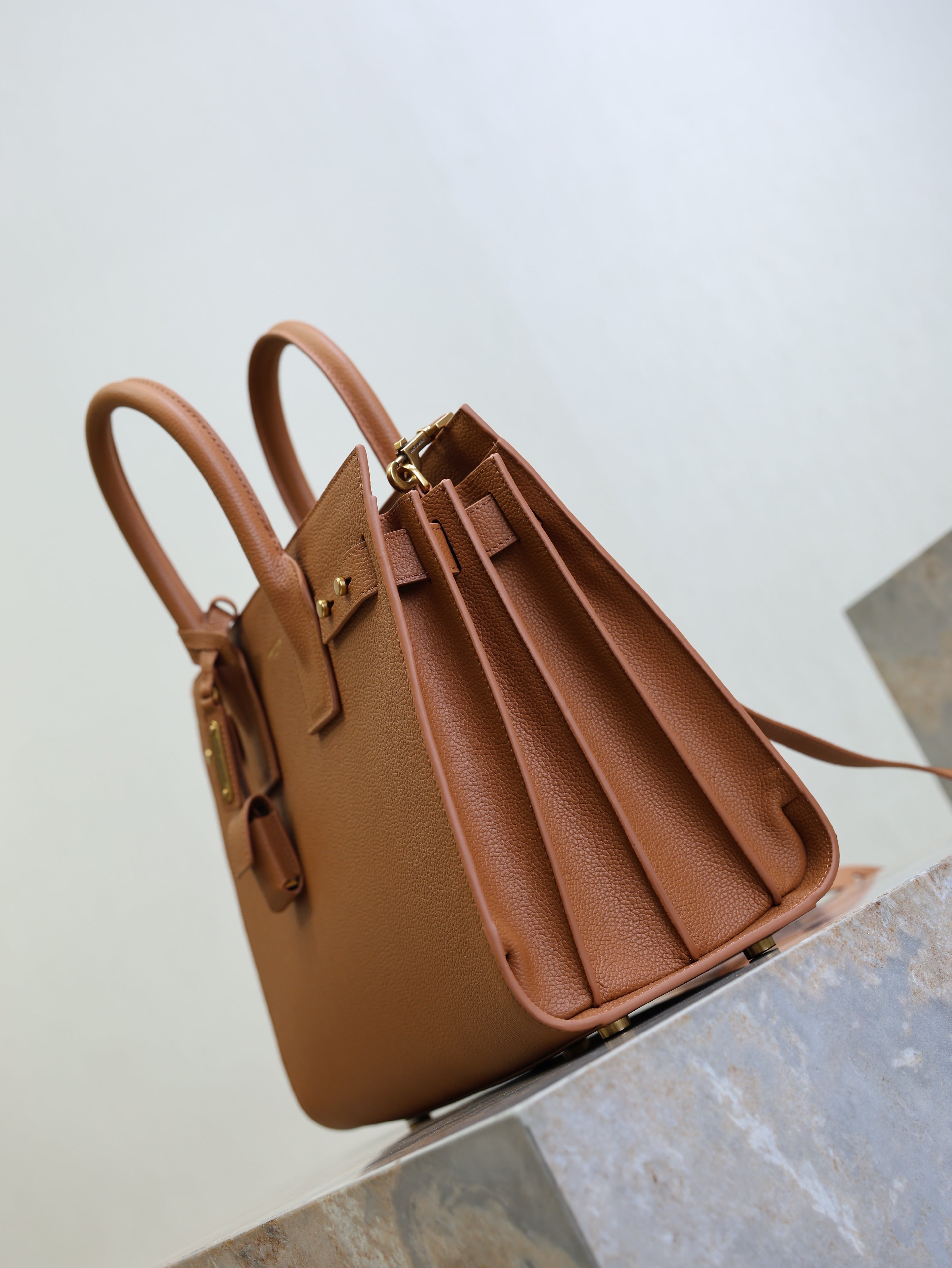 SAINT LAURENT YSL 25S SAC DE JOUR GM 32 IN CHESTNUT BROWN SUPPLE GRAINED CALFSKIN