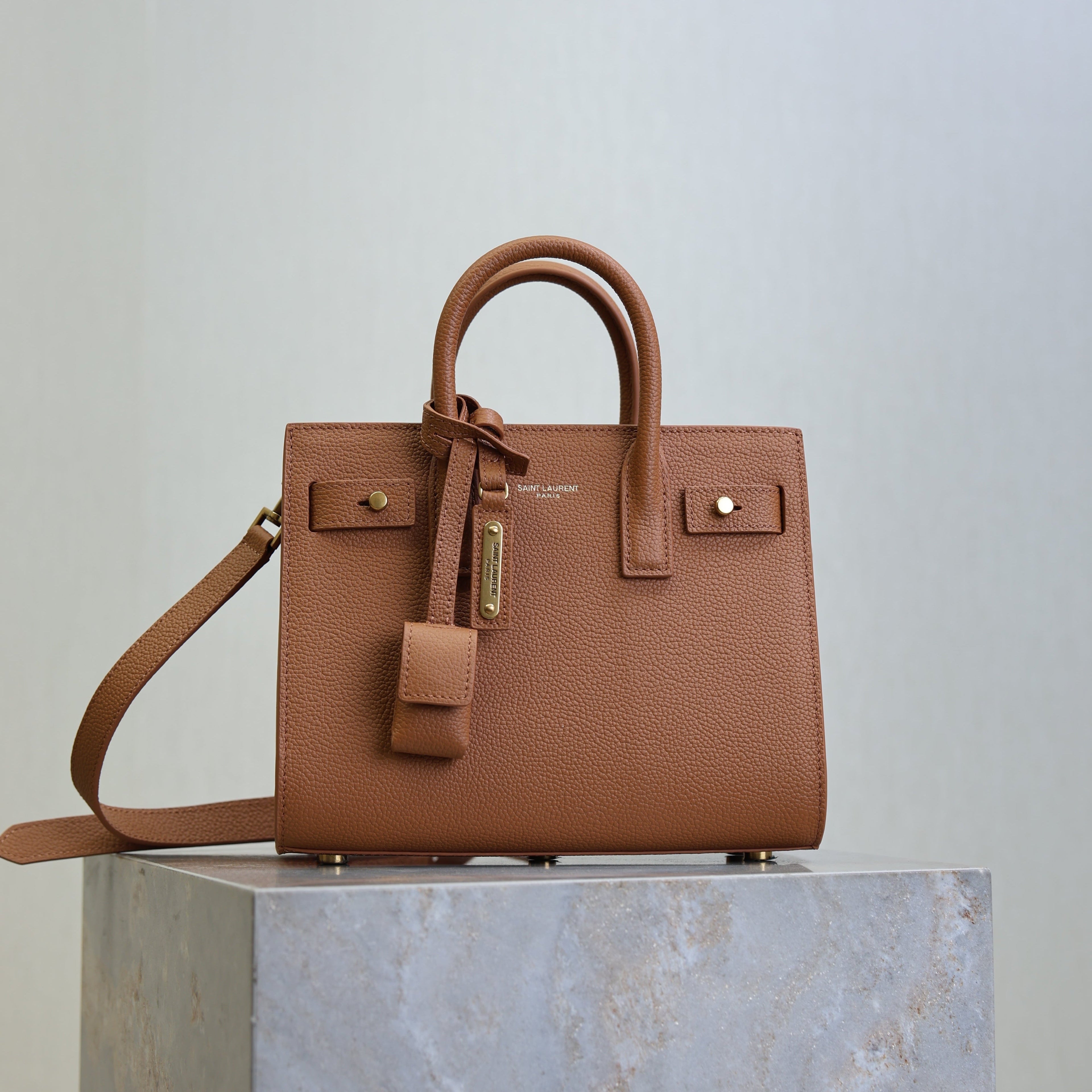 SAINT LAURENT YSL 25S SAC DE JOUR MM 26 IN CHESTNUT BROWN SUPPLE GRAINED CALFSKIN