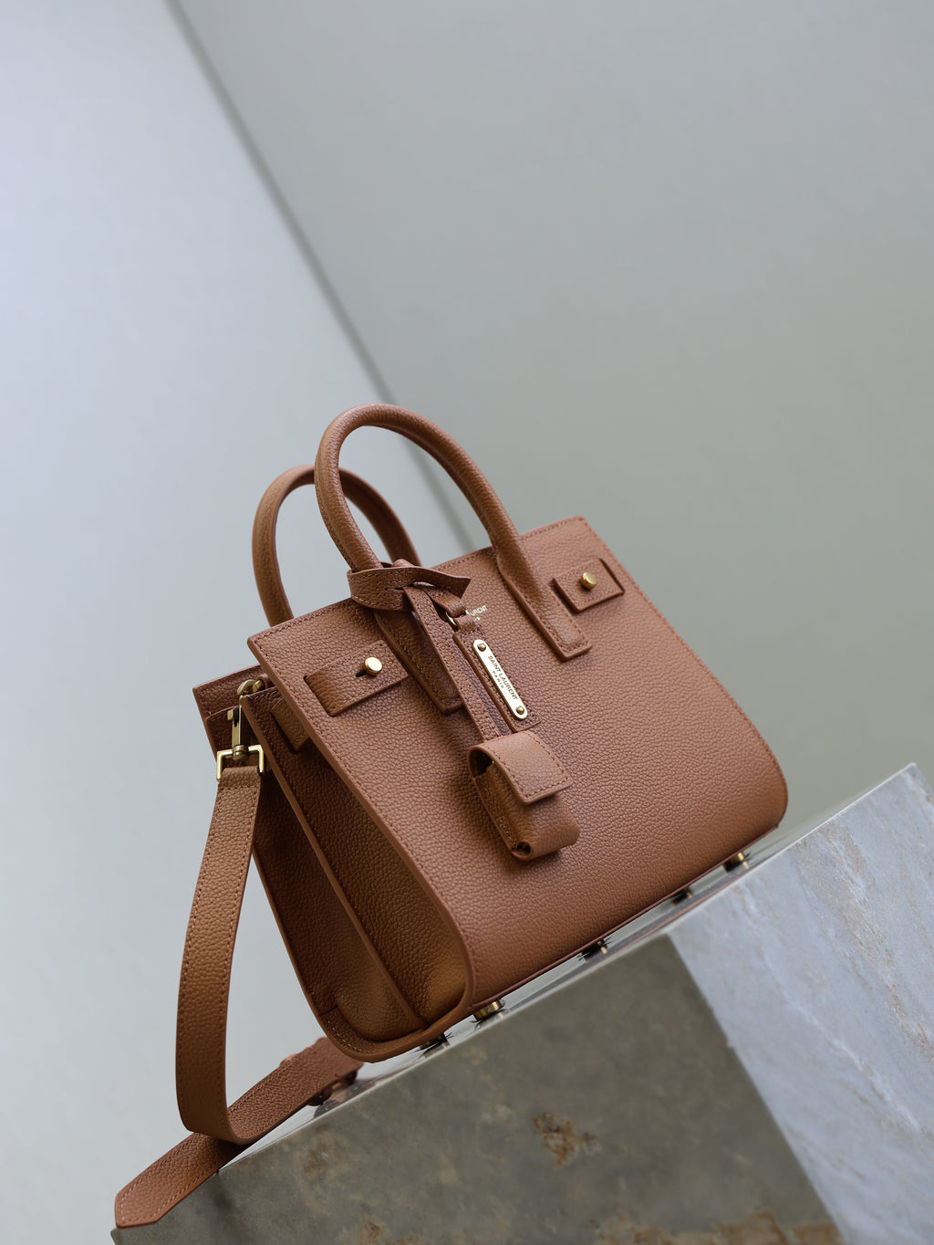 SAINT LAURENT YSL 25S SAC DE JOUR MM 26 IN CHESTNUT BROWN SUPPLE GRAINED CALFSKIN
