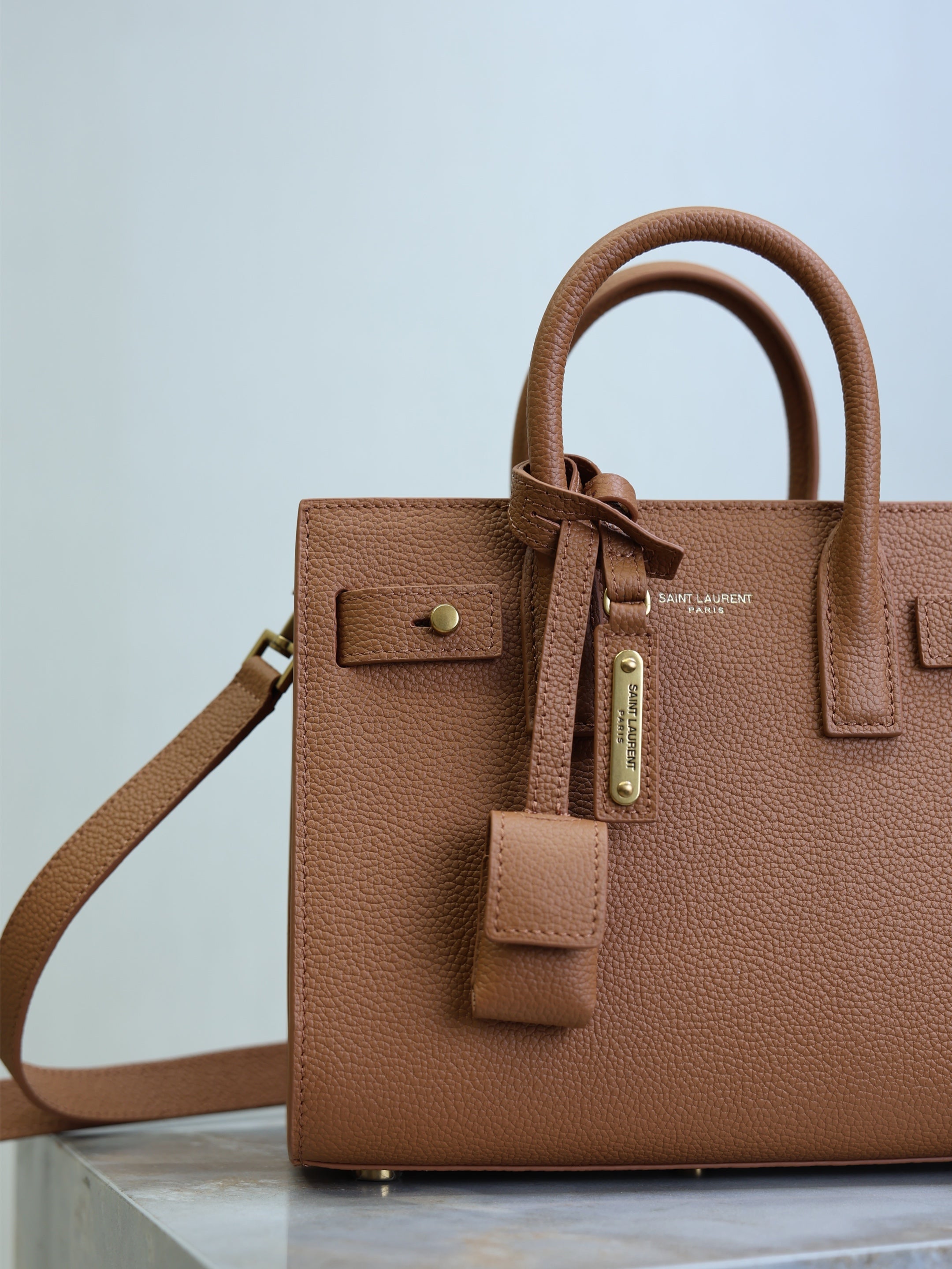 SAINT LAURENT YSL 25S SAC DE JOUR MM 26 IN CHESTNUT BROWN SUPPLE GRAINED CALFSKIN