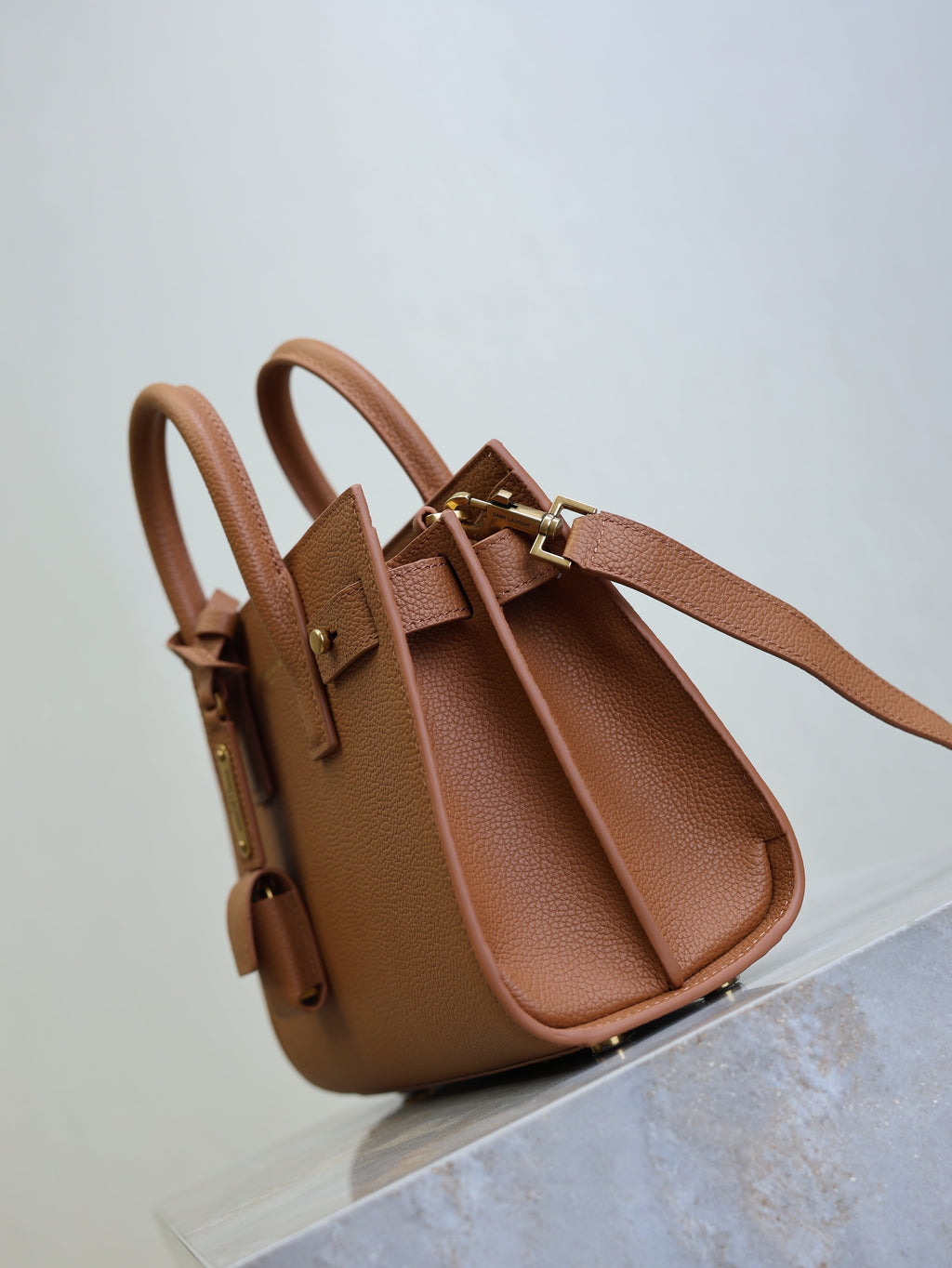 SAINT LAURENT YSL 25S SAC DE JOUR MM 26 IN CHESTNUT BROWN SUPPLE GRAINED CALFSKIN