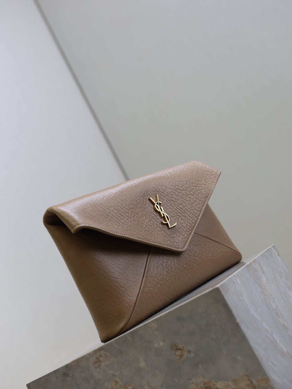 SAINT LAURENT YSL 25S CASSANDRE LARGE ENVELOPE POUCH 29 IN DARK TAUPE CALFSKIN GOLD HARDWARE