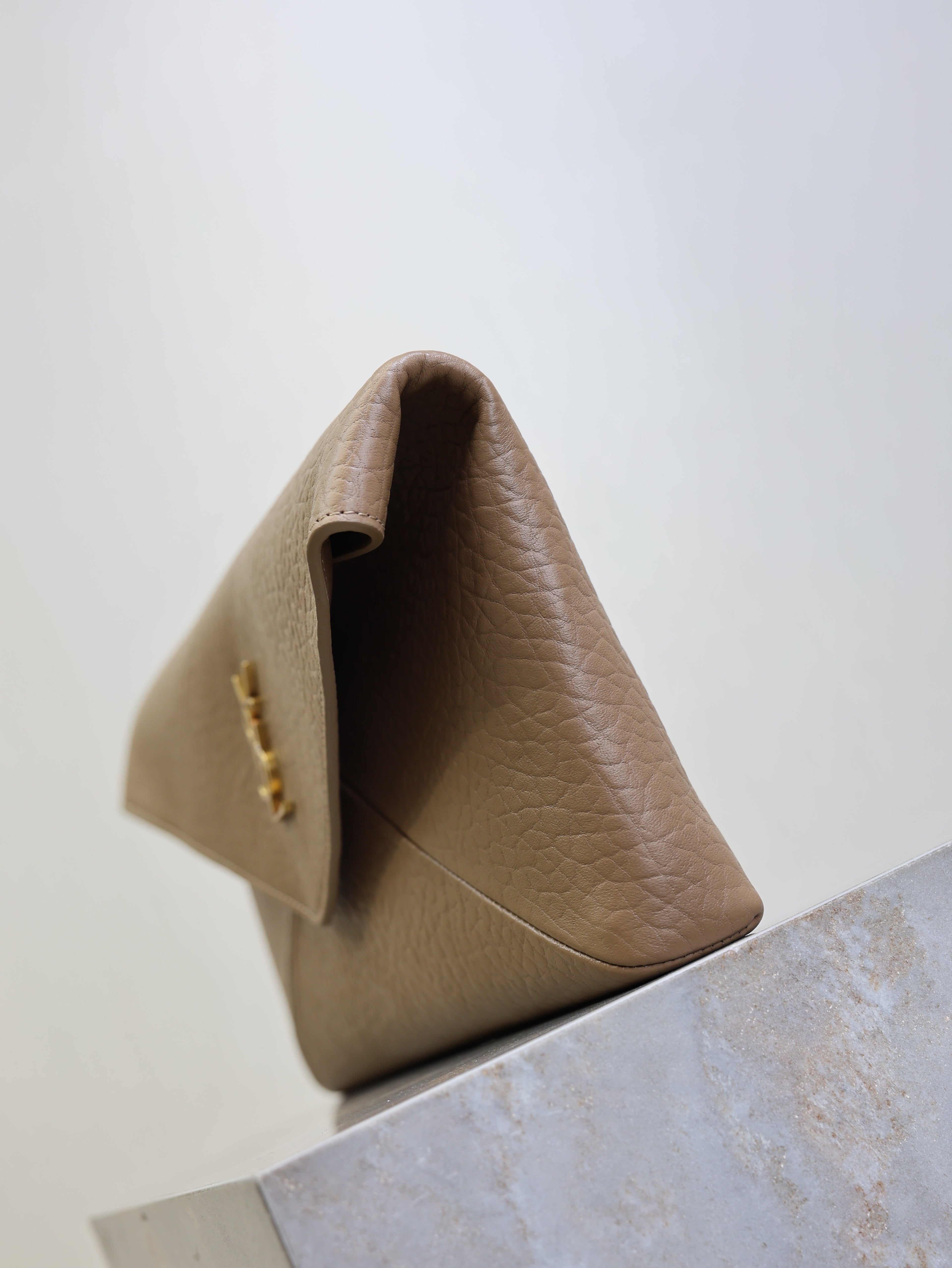 SAINT LAURENT YSL 25S CASSANDRE LARGE ENVELOPE POUCH 29 IN DARK TAUPE CALFSKIN GOLD HARDWARE