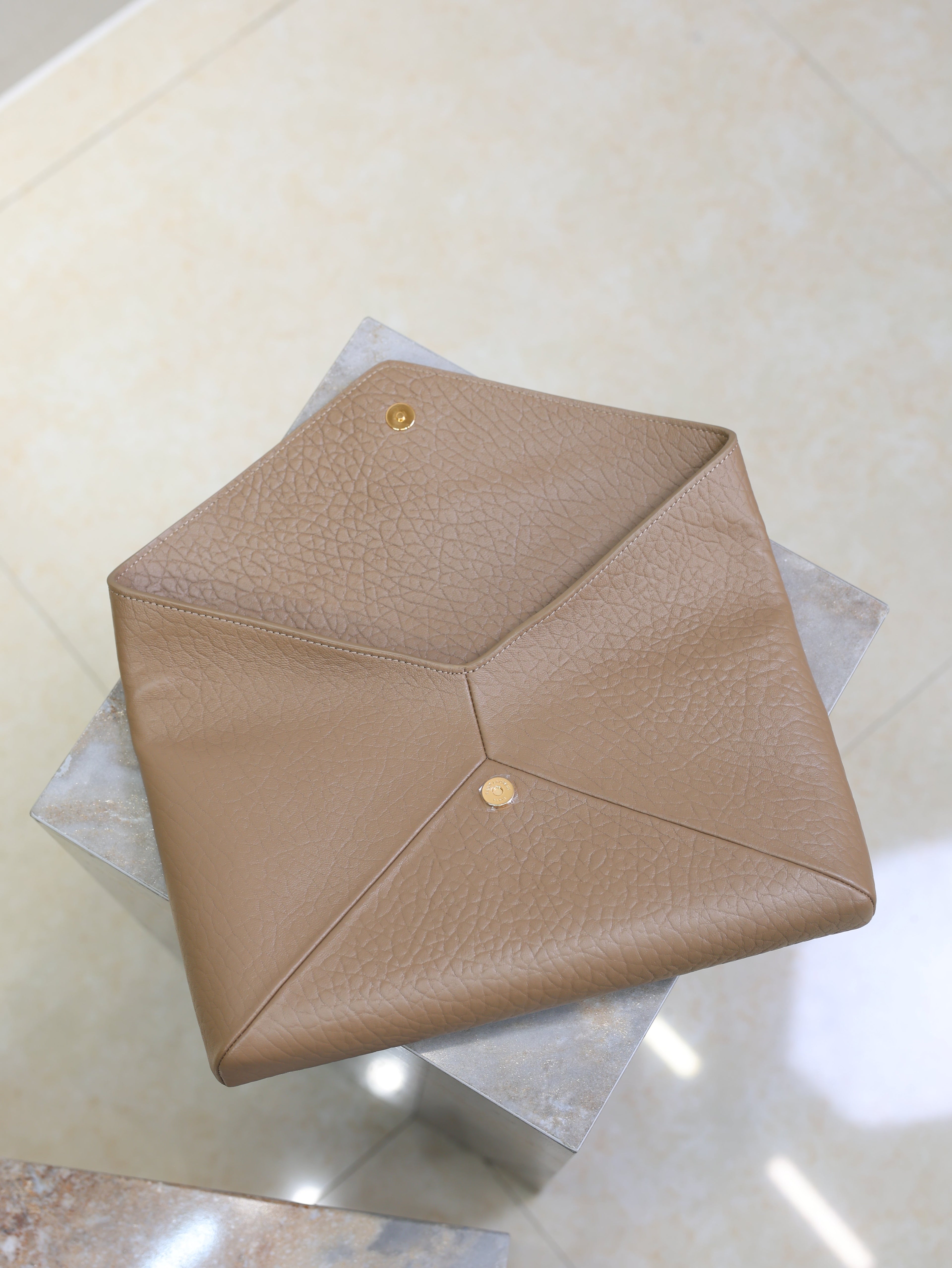 SAINT LAURENT YSL 25S CASSANDRE LARGE ENVELOPE POUCH 29 IN DARK TAUPE CALFSKIN GOLD HARDWRE