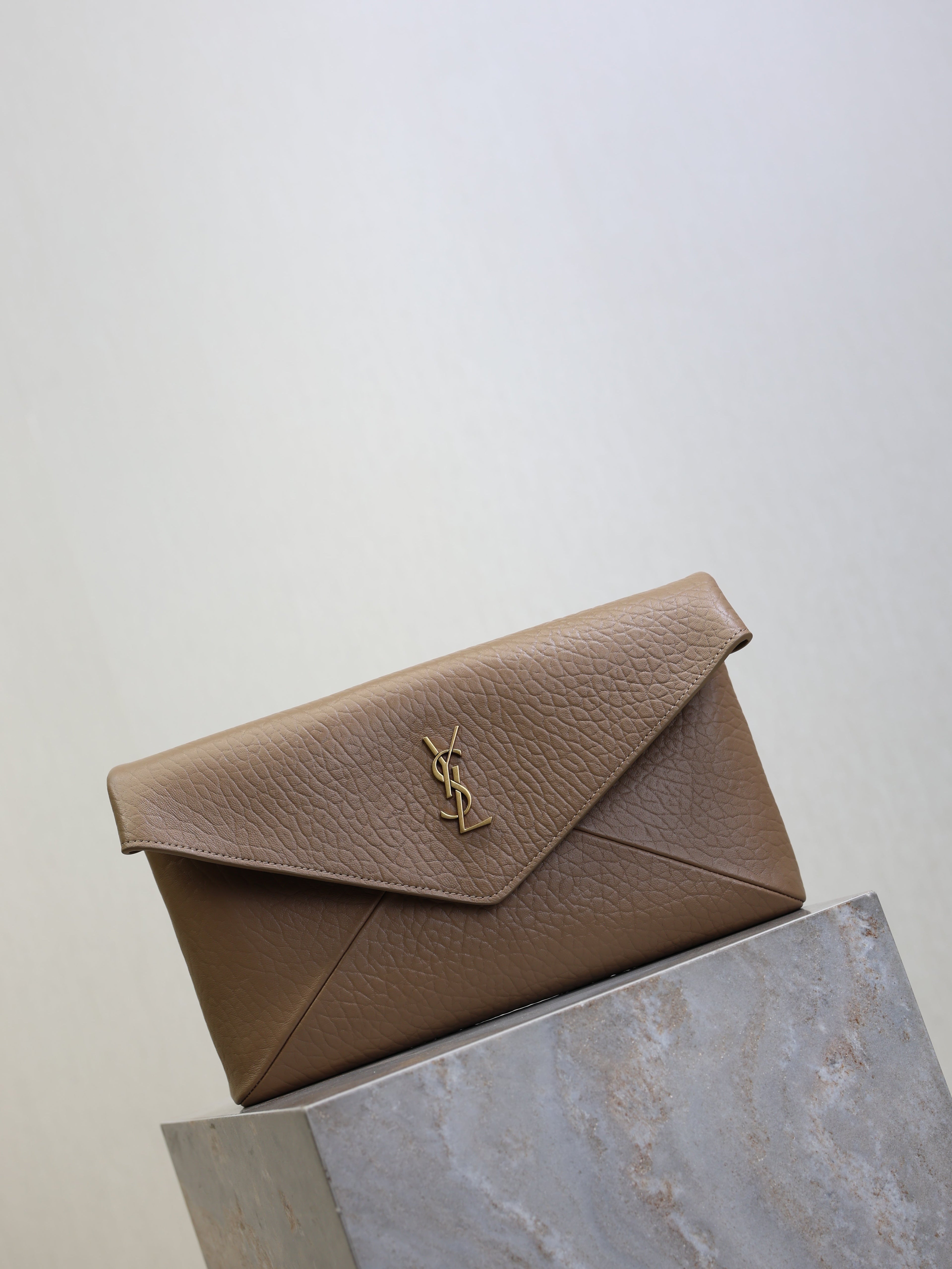 SAINT LAURENT YSL 25S CASSANDRE LARGE ENVELOPE POUCH 29 IN DARK TAUPE CALFSKIN GOLD HARDWRE