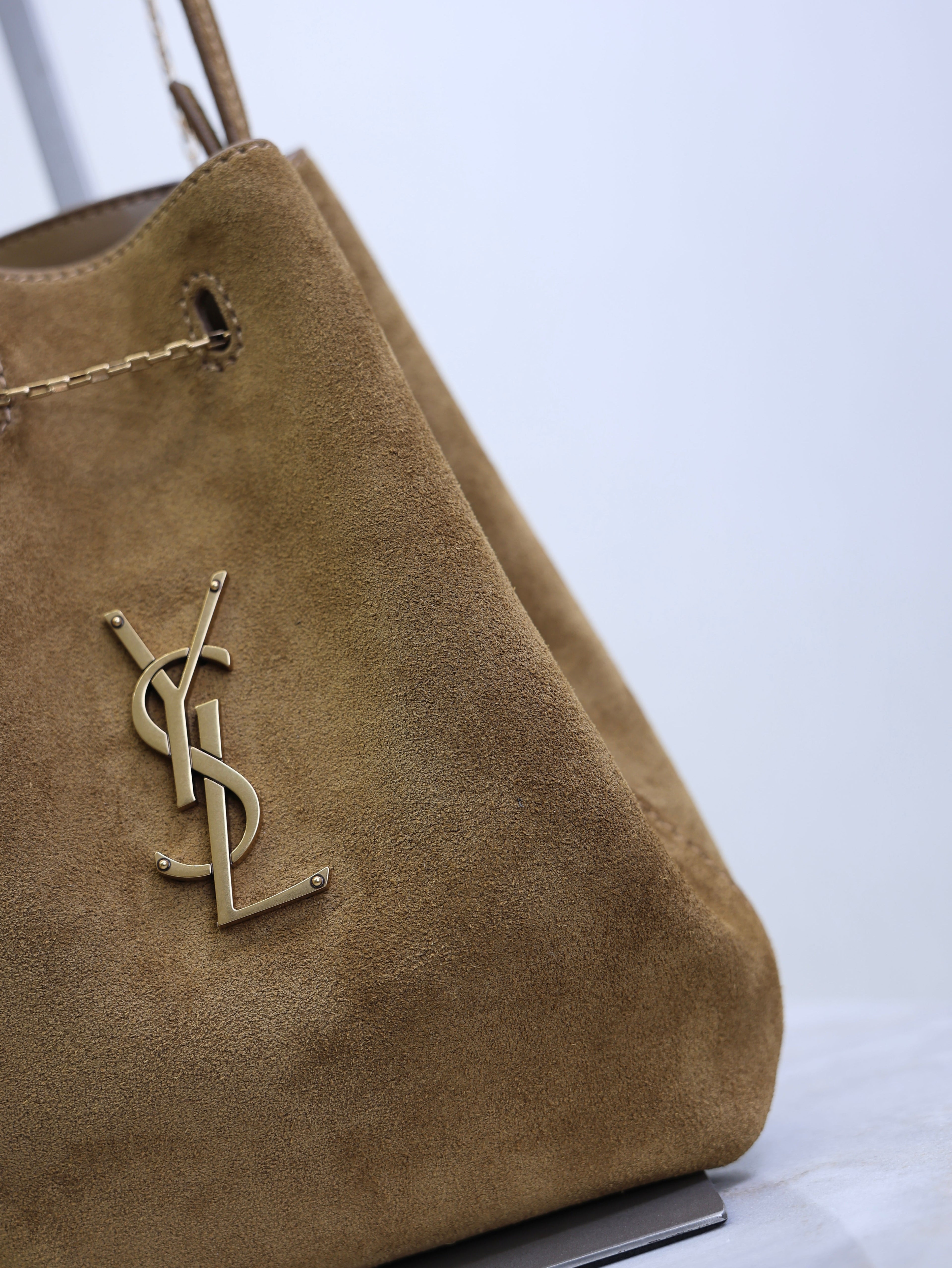 SAINT LAURENT YSL 25S POCHON BAG 24 IN CARAMEL COGNAC SUEDE GOLD HARDWRE