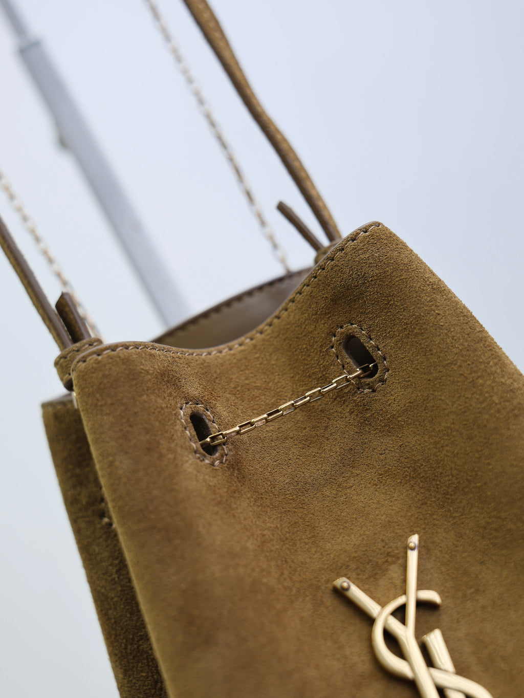 SAINT LAURENT YSL 25S POCHON BAG 24 IN CARAMEL COGNAC SUEDE GOLD HARDWARE