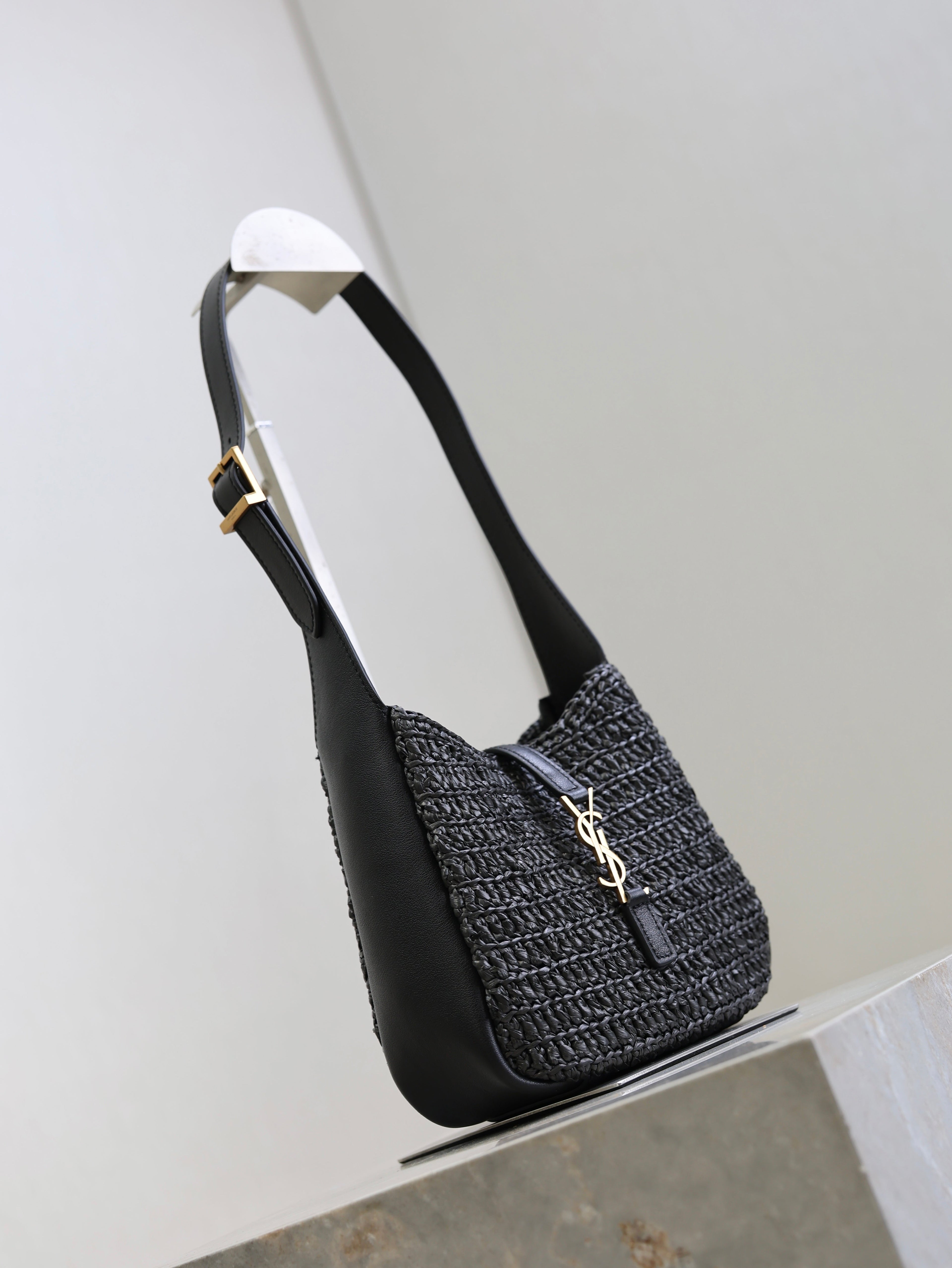 SAINT LAURENT YSL 25S LE 5 À 7 SUPPLE SMALL 16 IN BLACK RAFFIA AND LEATHER GOLD HARDWRE
