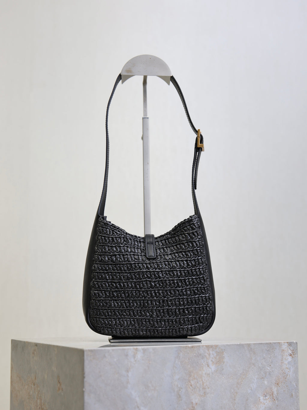 SAINT LAURENT YSL 25S LE 5 À 7 SUPPLE SMALL 16 IN BLACK RAFFIA AND LEATHER GOLD HARDWARE