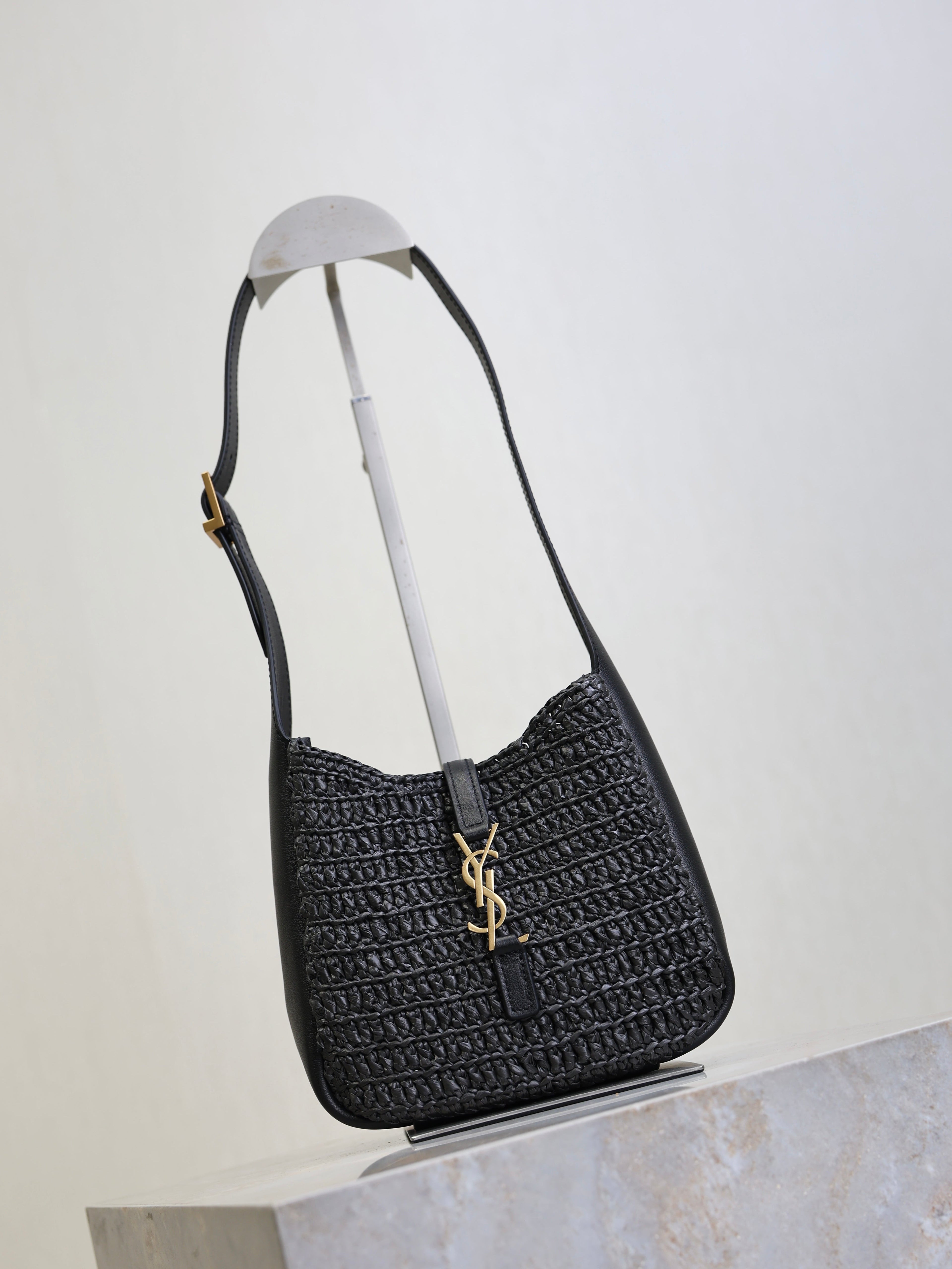 SAINT LAURENT YSL 25S LE 5 À 7 SUPPLE SMALL 16 IN BLACK RAFFIA AND LEATHER GOLD HARDWARE
