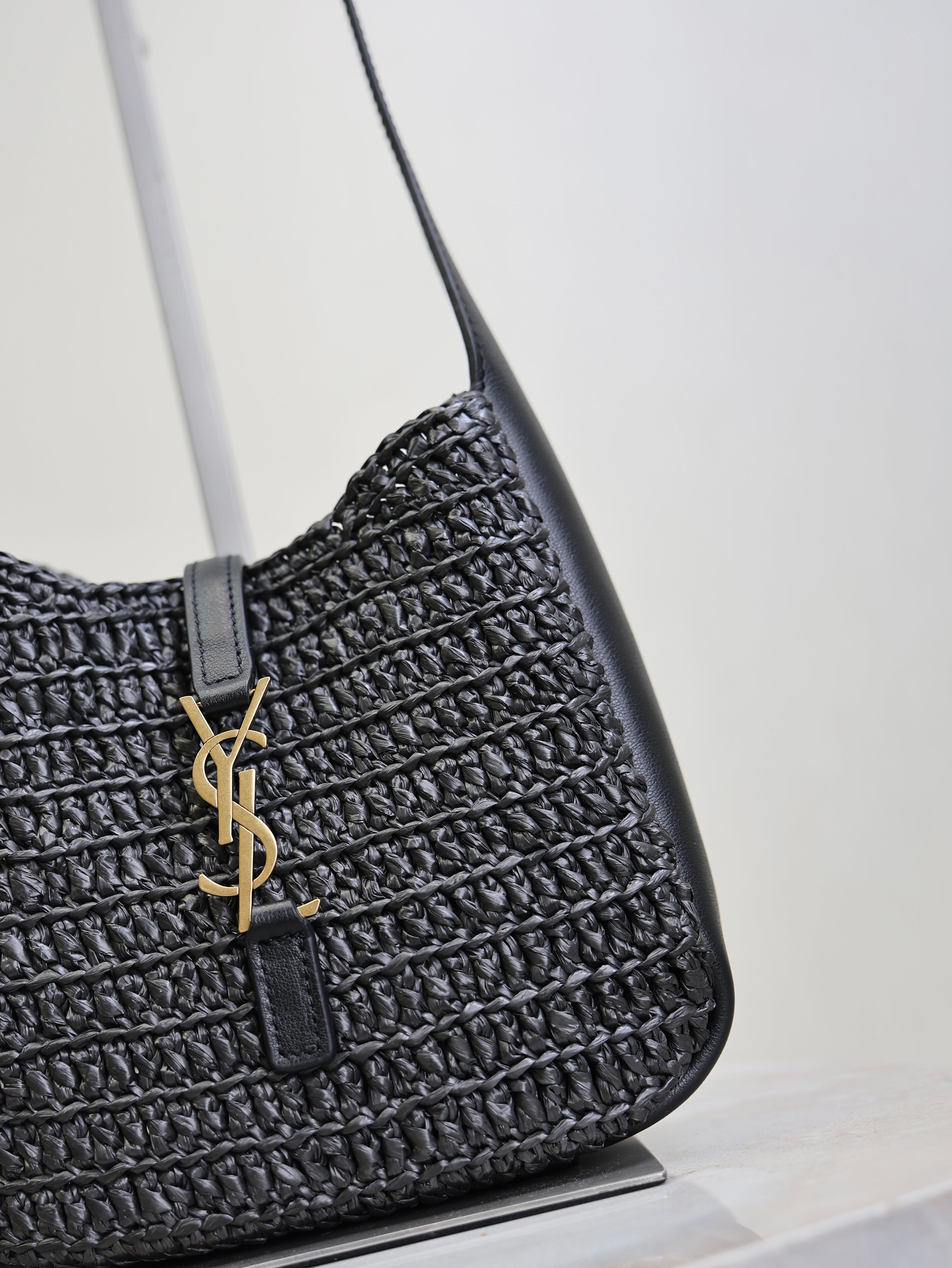 SAINT LAURENT YSL 25S LE 5 À 7 SUPPLE SMALL 16 IN BLACK RAFFIA AND LEATHER GOLD HARDWARE