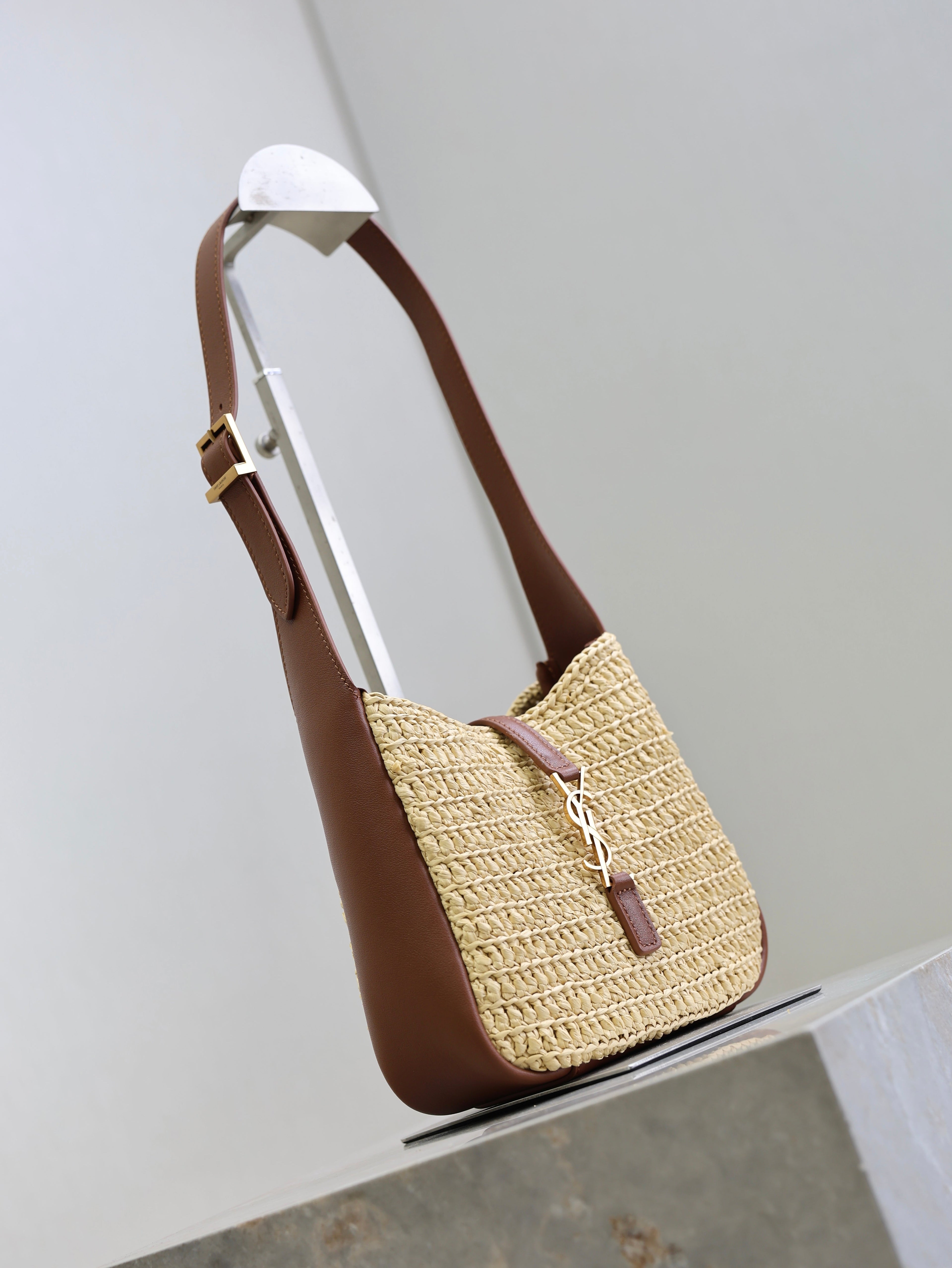 SAINT LAURENT YSL 25S LE 5 À 7 SUPPLE BABY 16 IN RAFFIA AND CALFSKIN GOLD HARDWARE