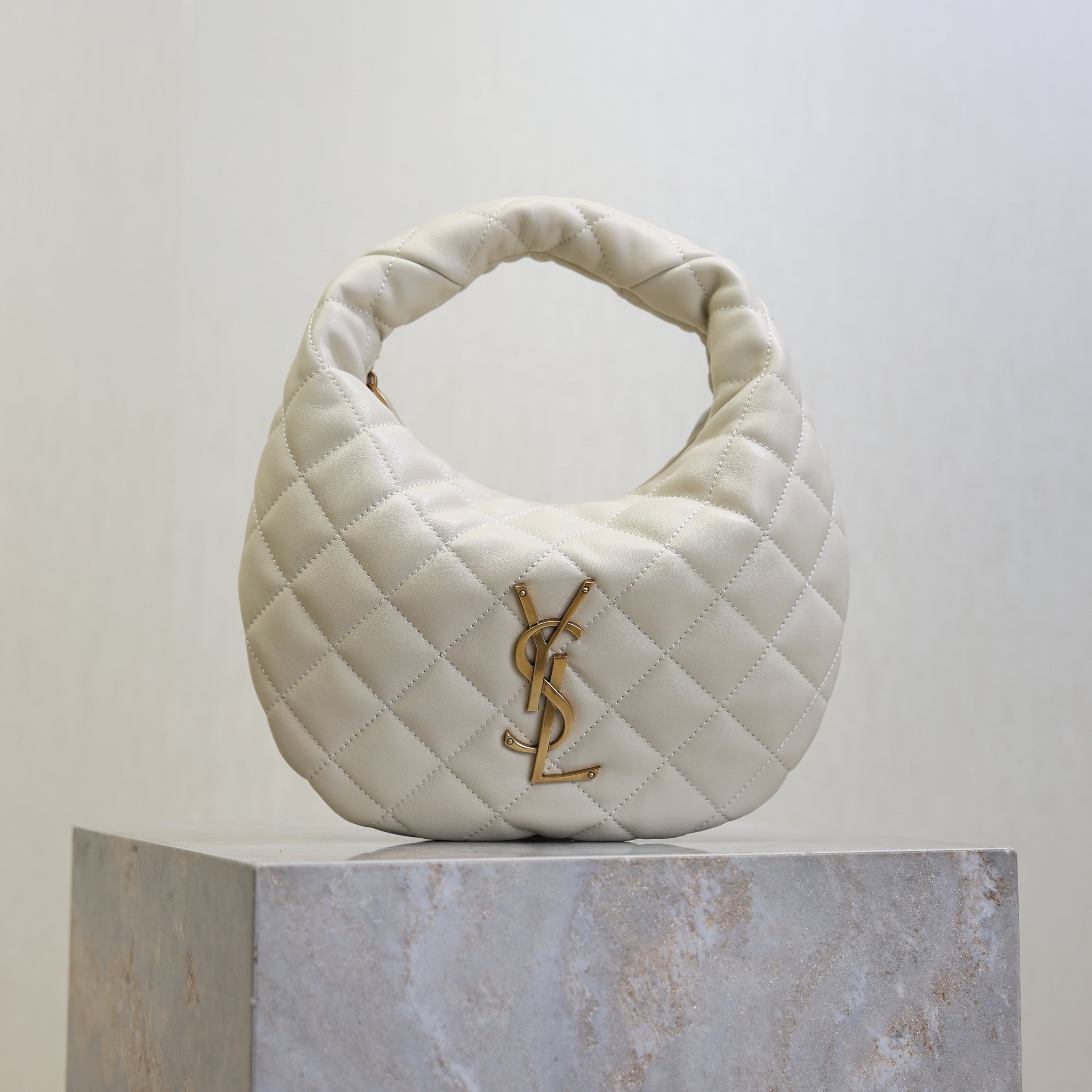 SAINT LAURENT YSL 25S ICARINO 17 IN WHITE QUILTED CALFSKIN GOLD HARDWRE