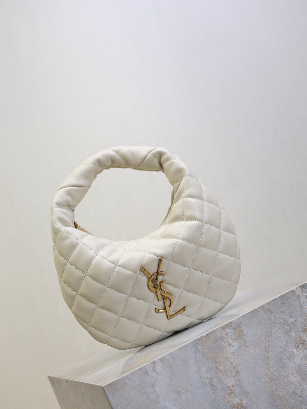 SAINT LAURENT YSL 25S ICARINO 17 IN WHITE QUILTED CALFSKIN GOLD HARDWRE