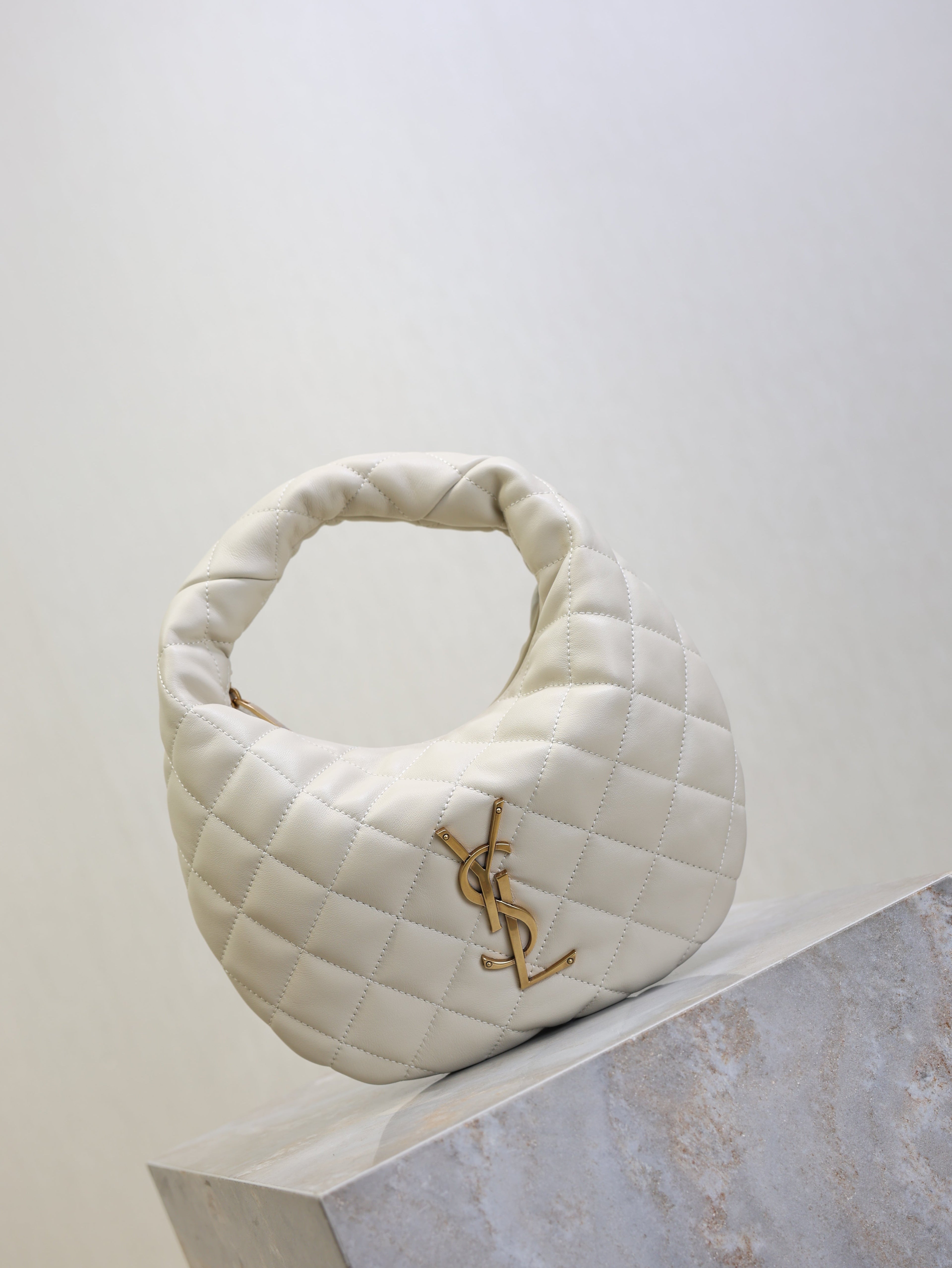 SAINT LAURENT YSL 25S ICARINO 17 IN WHITE QUILTED CALFSKIN GOLD HARDWRE