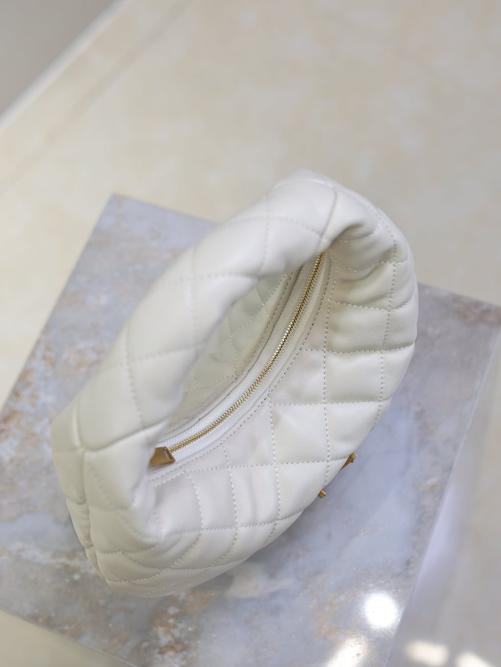 SAINT LAURENT YSL 25S ICARINO 17 IN WHITE QUILTED CALFSKIN GOLD HARDWRE