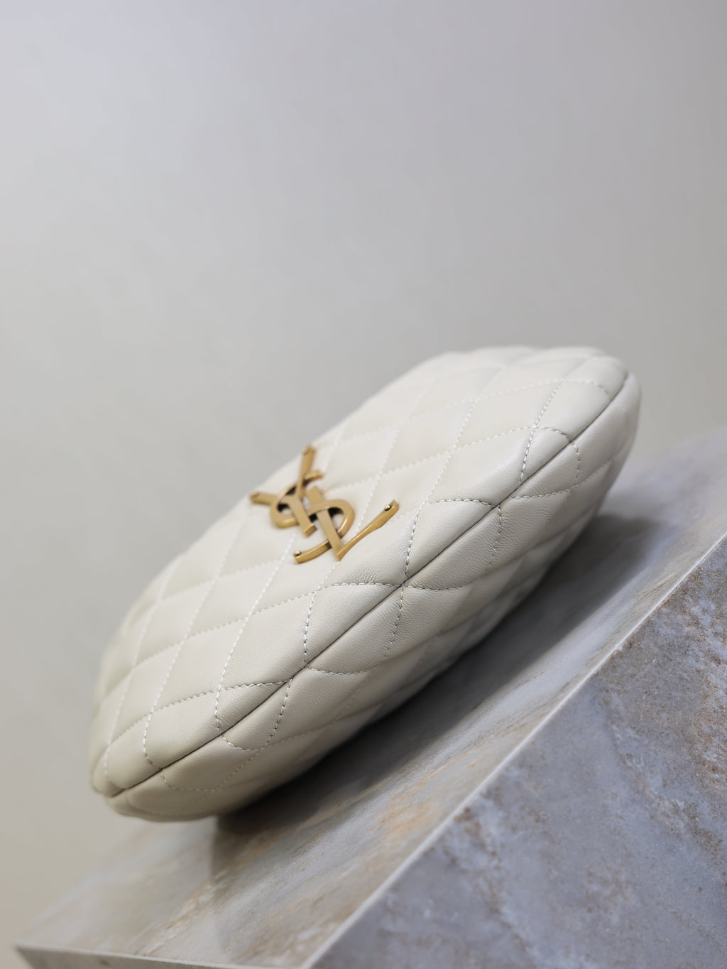 SAINT LAURENT YSL 25S ICARINO 17 IN WHITE QUILTED CALFSKIN GOLD HARDWRE