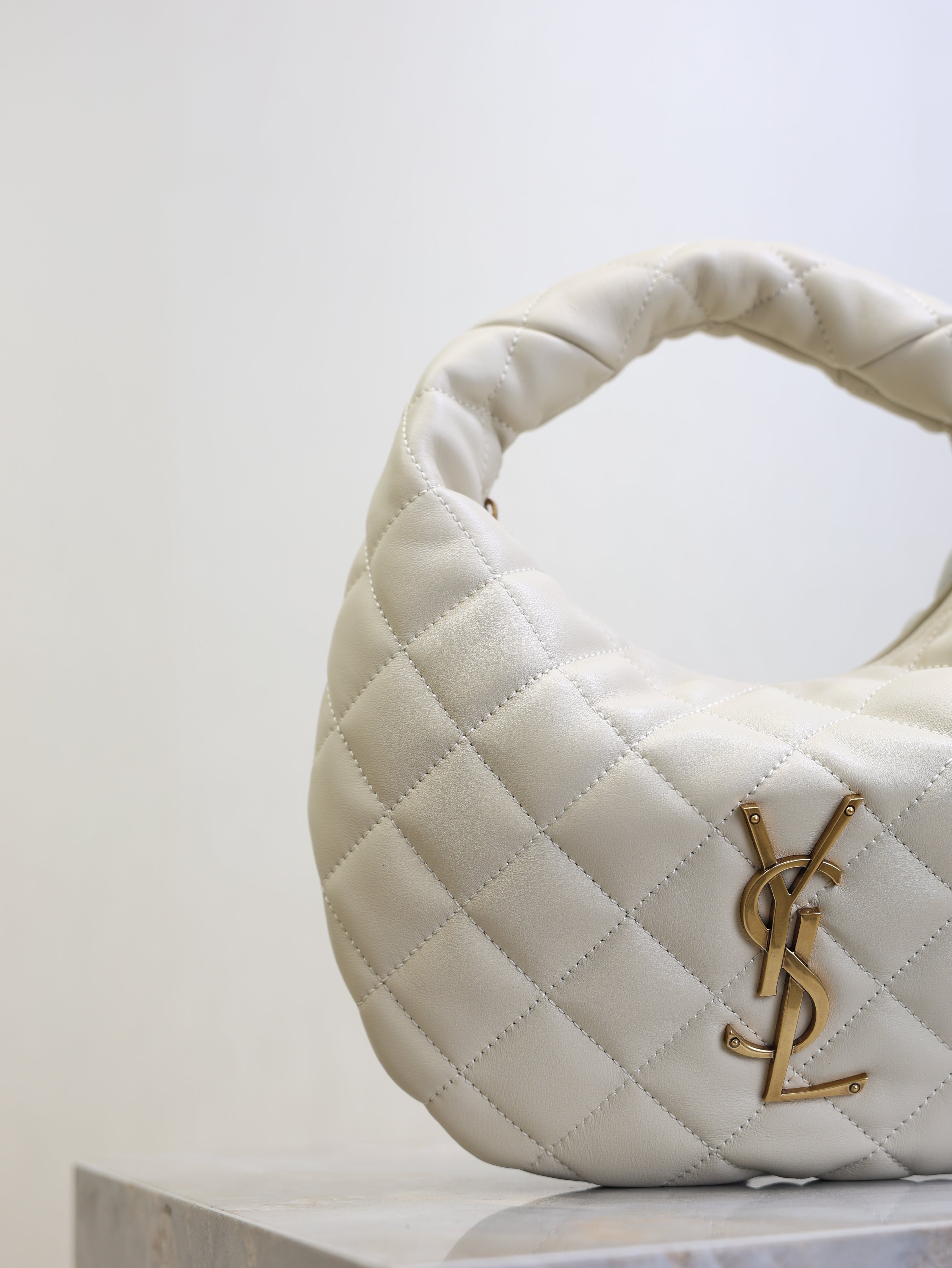 SAINT LAURENT YSL 25S ICARINO 17 IN WHITE QUILTED CALFSKIN GOLD HARDWARE