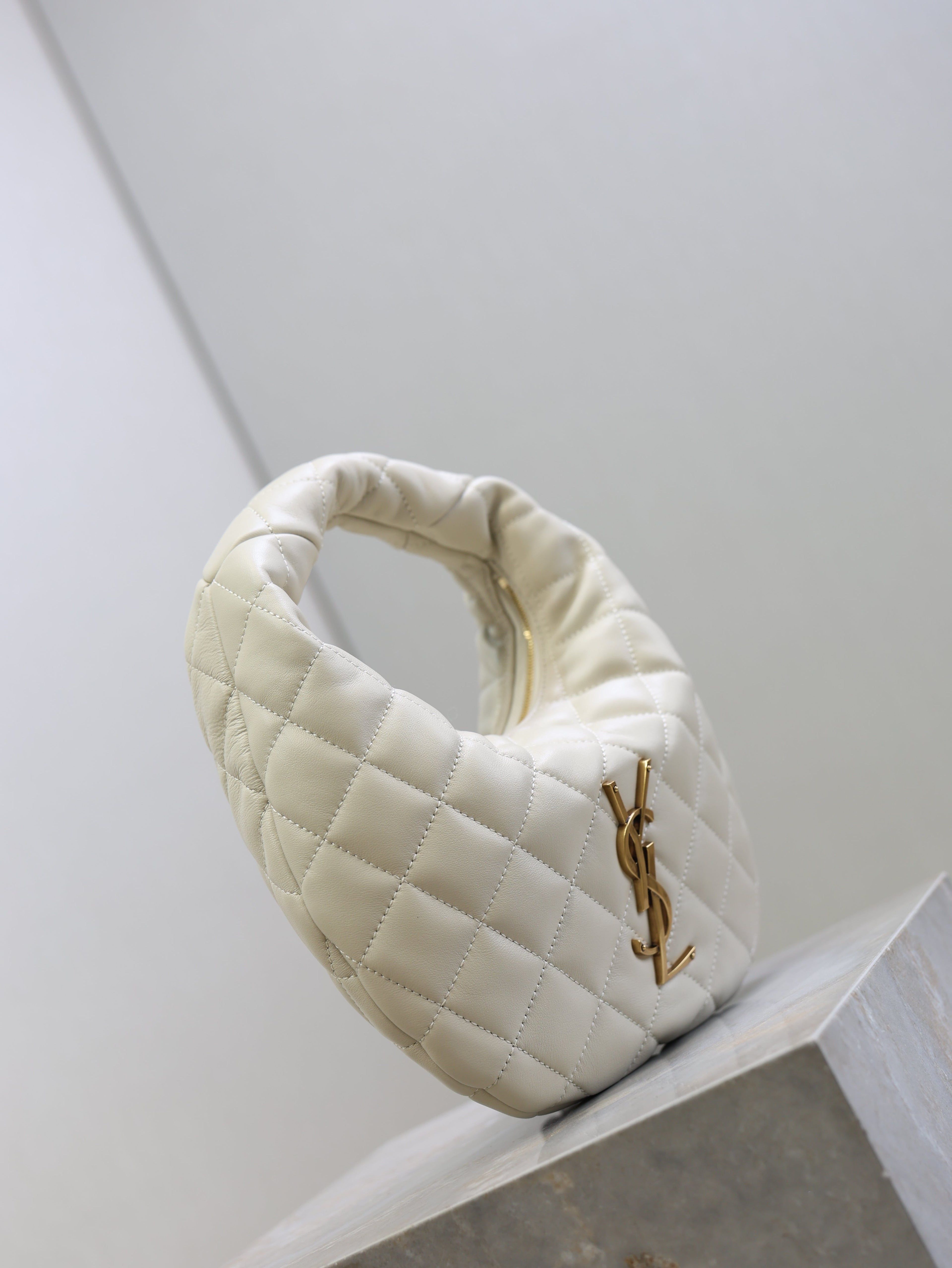 SAINT LAURENT YSL 25S ICARINO 17 IN WHITE QUILTED CALFSKIN GOLD HARDWRE