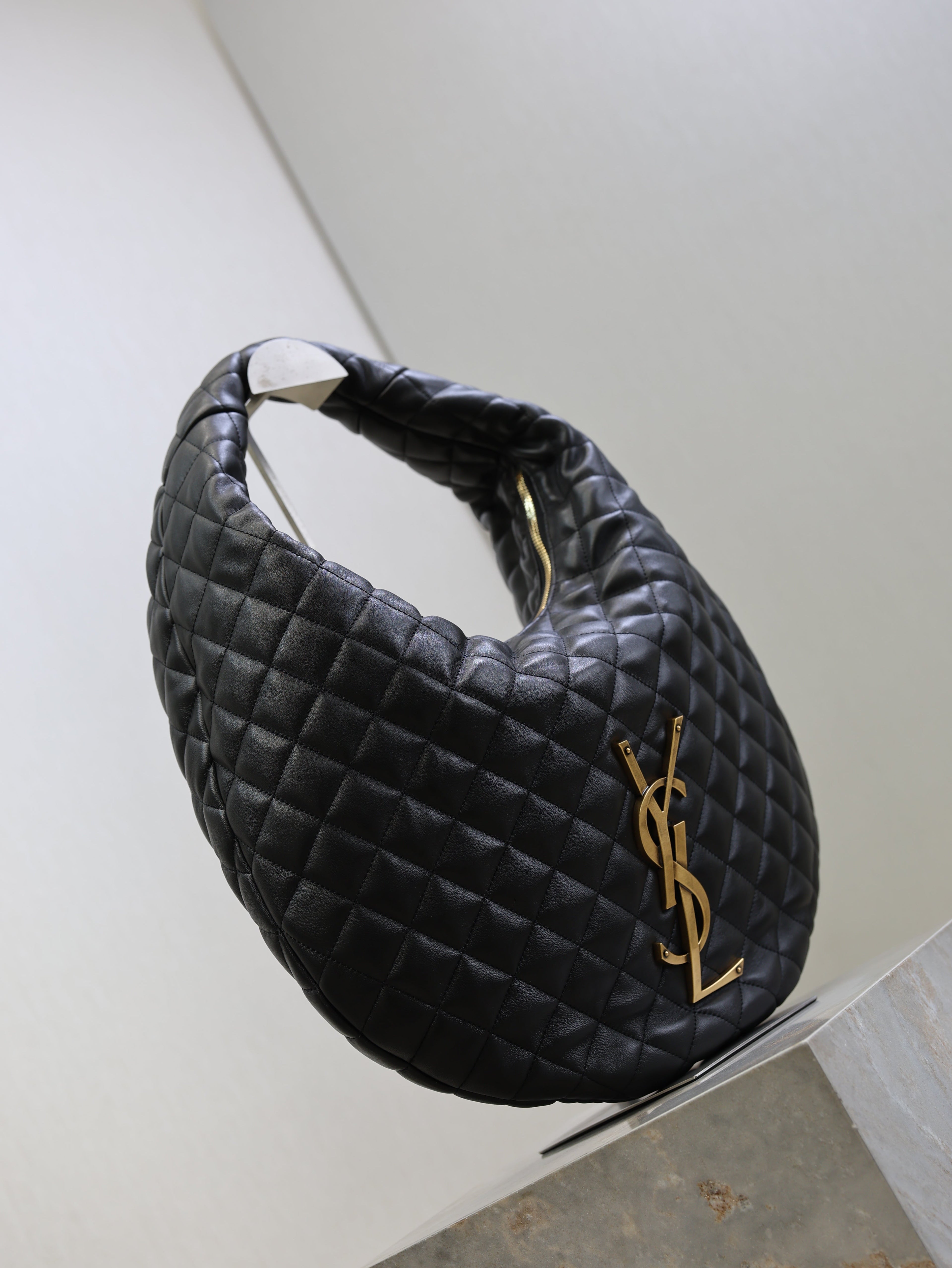 SAINT LAURENT YSL 25S ICARE HOBO 44 IN BLACK QUILTED CALFSKIN GOLD HARDWRE