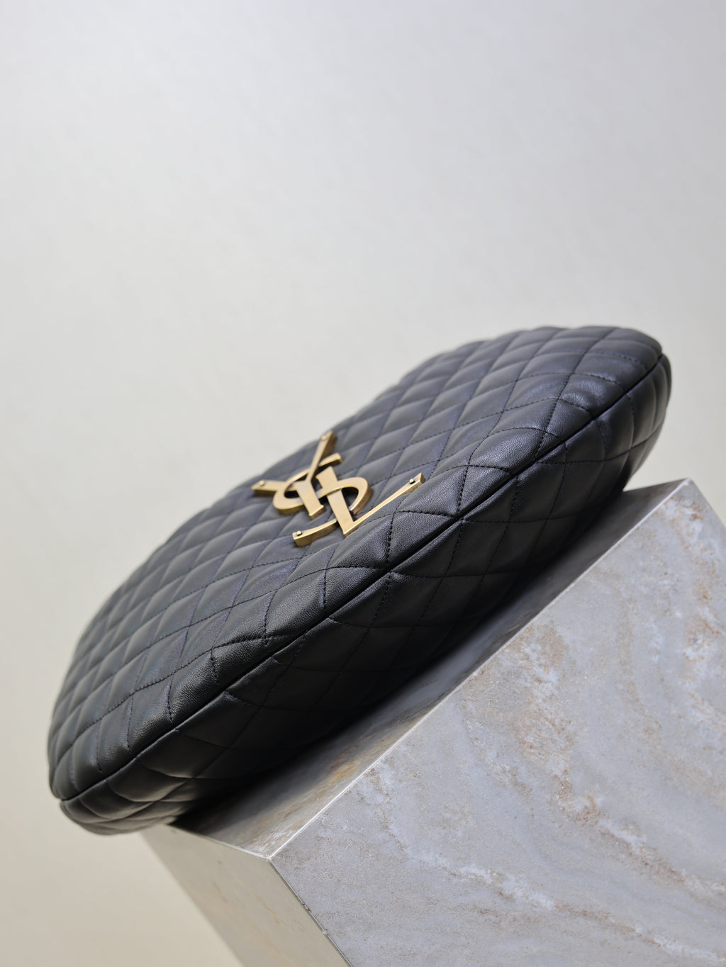 SAINT LAURENT YSL 25S ICARE HOBO 44 IN BLACK QUILTED CALFSKIN GOLD HARDWARE