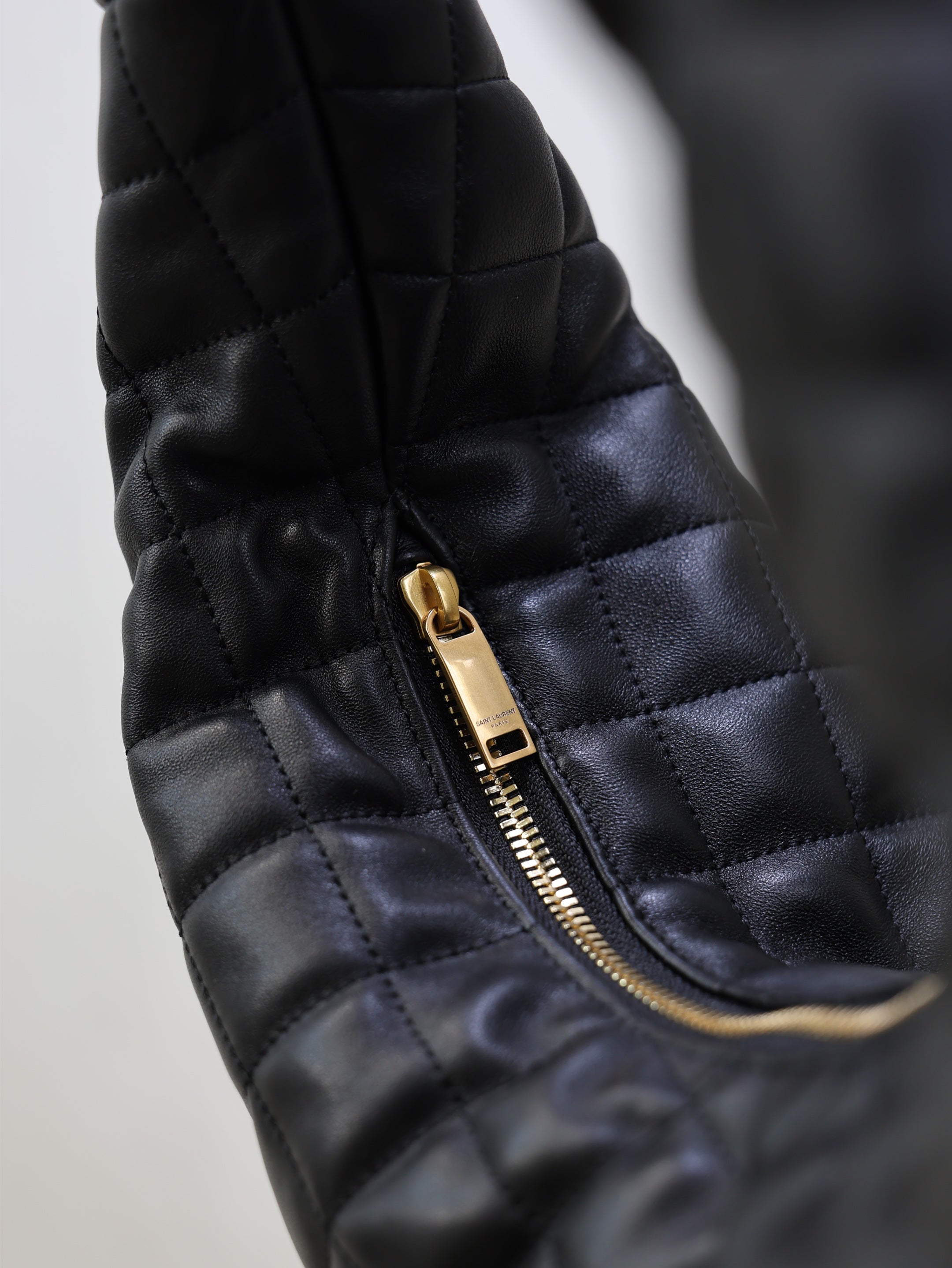 SAINT LAURENT YSL 25S ICARE HOBO 44 IN BLACK QUILTED CALFSKIN GOLD HARDWARE