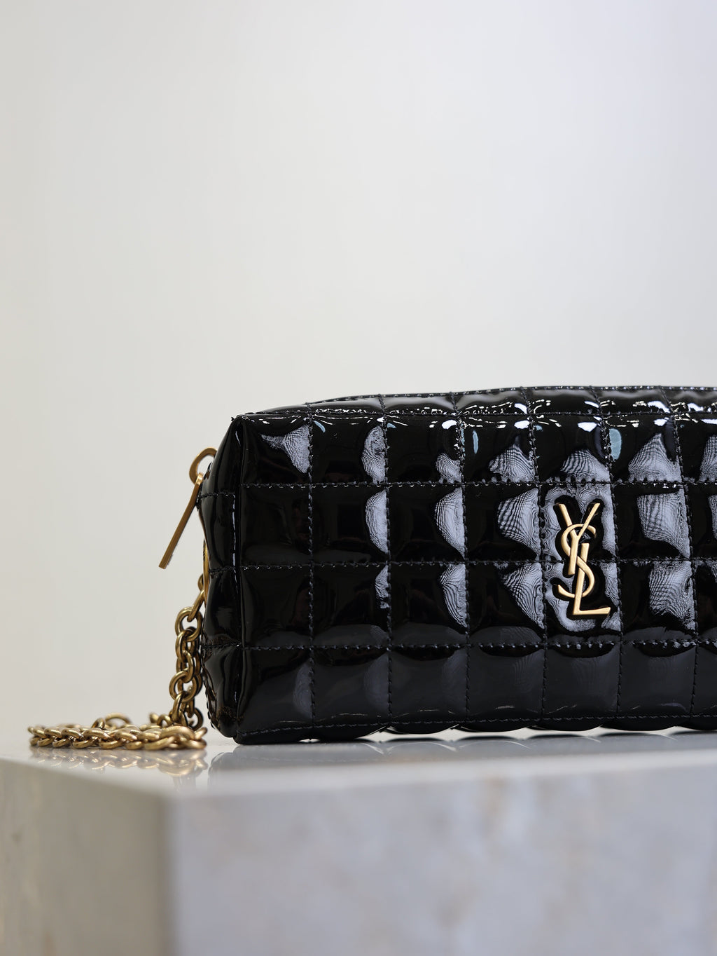 SAINT LAURENT YSL 25S CASSANDRE MATELASSÉ CARRÉ POUCH ON CHAIN 18 IN BLACK SHINY CALFSKIN