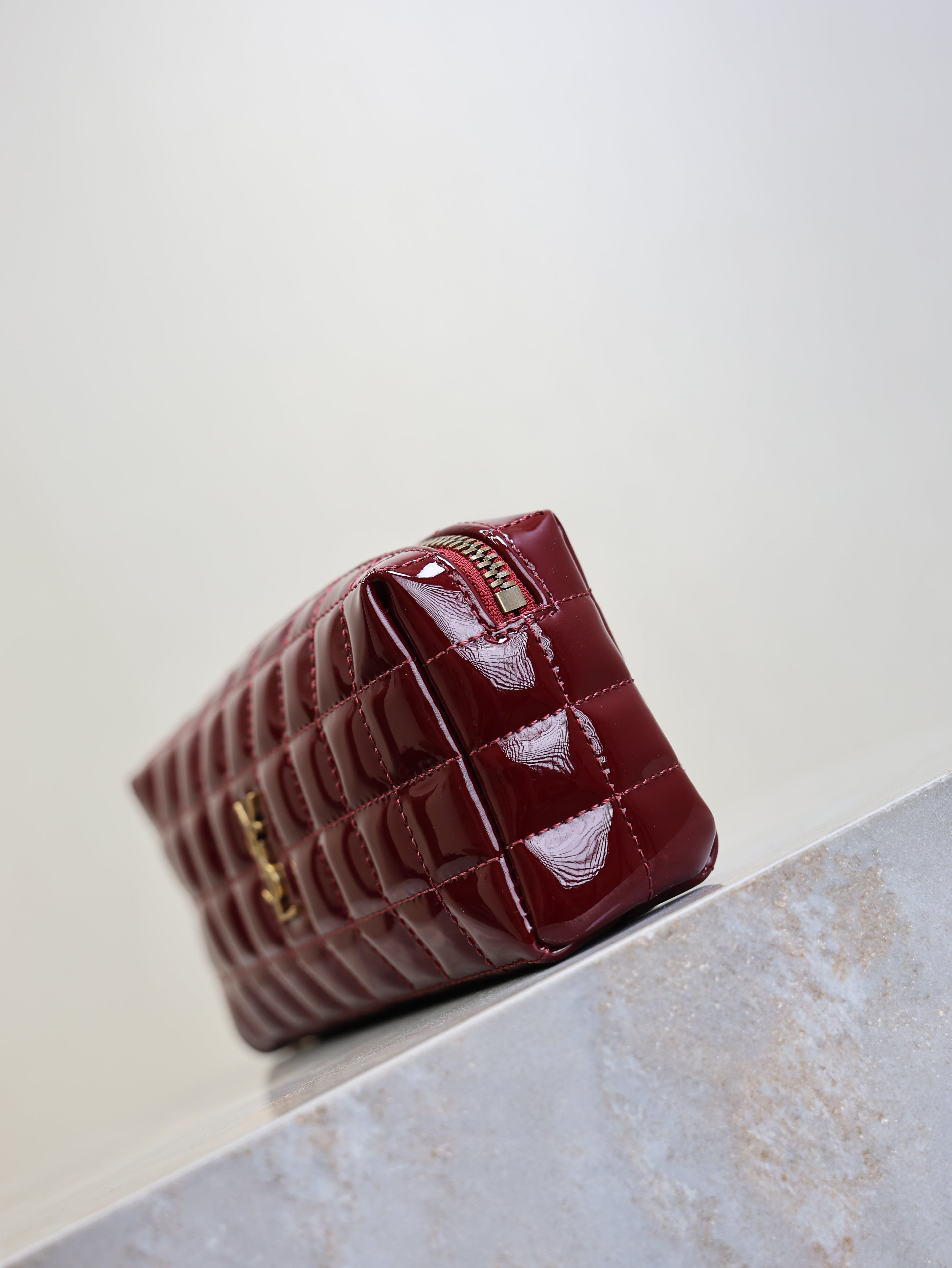 SAINT LAURENT YSL 25S CASSANDRE MATELASSÉ CARRÉ POUCH ON CHAIN 18 IN DARK RED WINE SHINY CALFSKIN