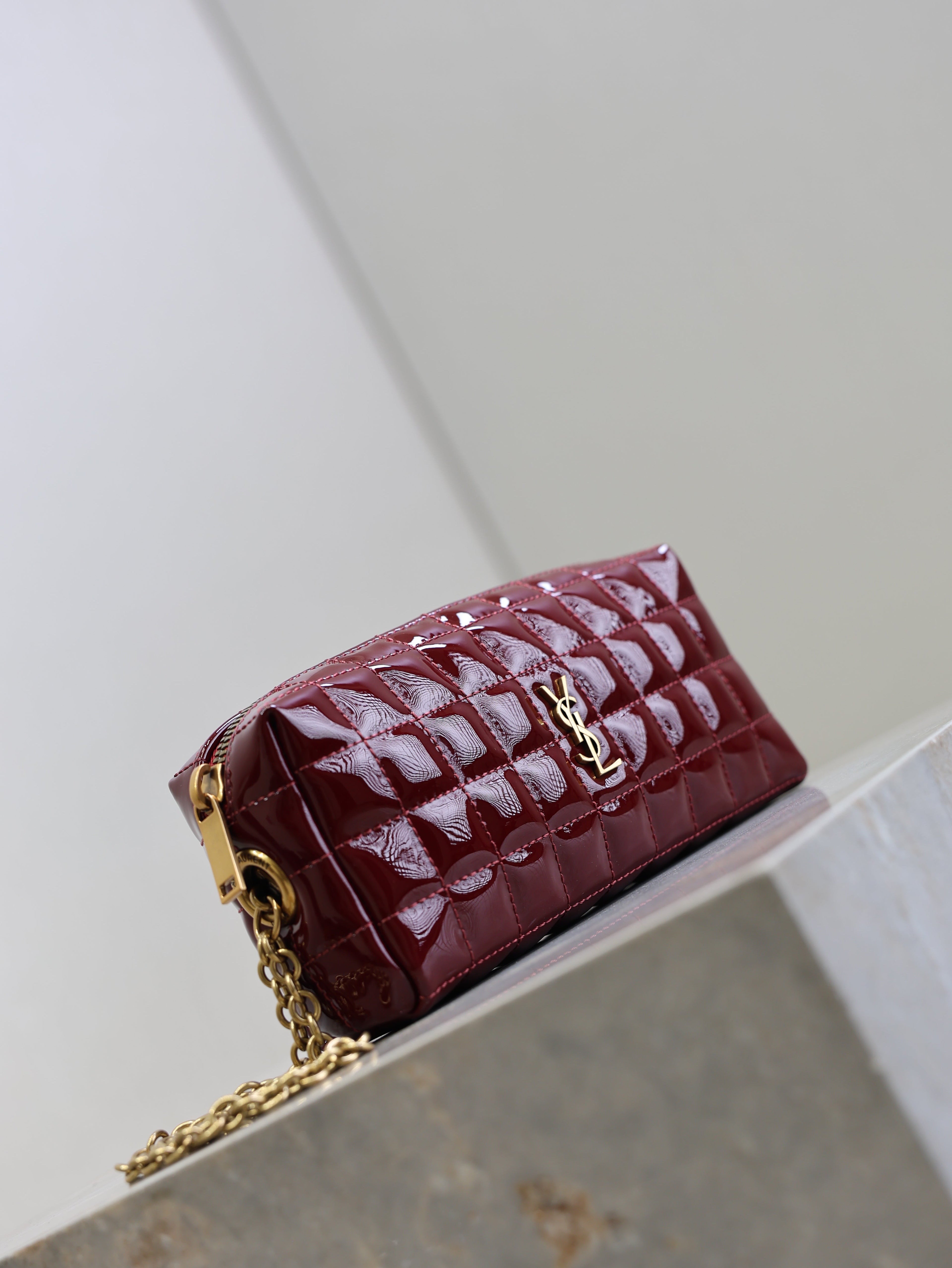 SAINT LAURENT YSL 25S CASSANDRE MATELASSÉ CARRÉ POUCH ON CHAIN 18 IN DARK RED WINE SHINY CALFSKIN