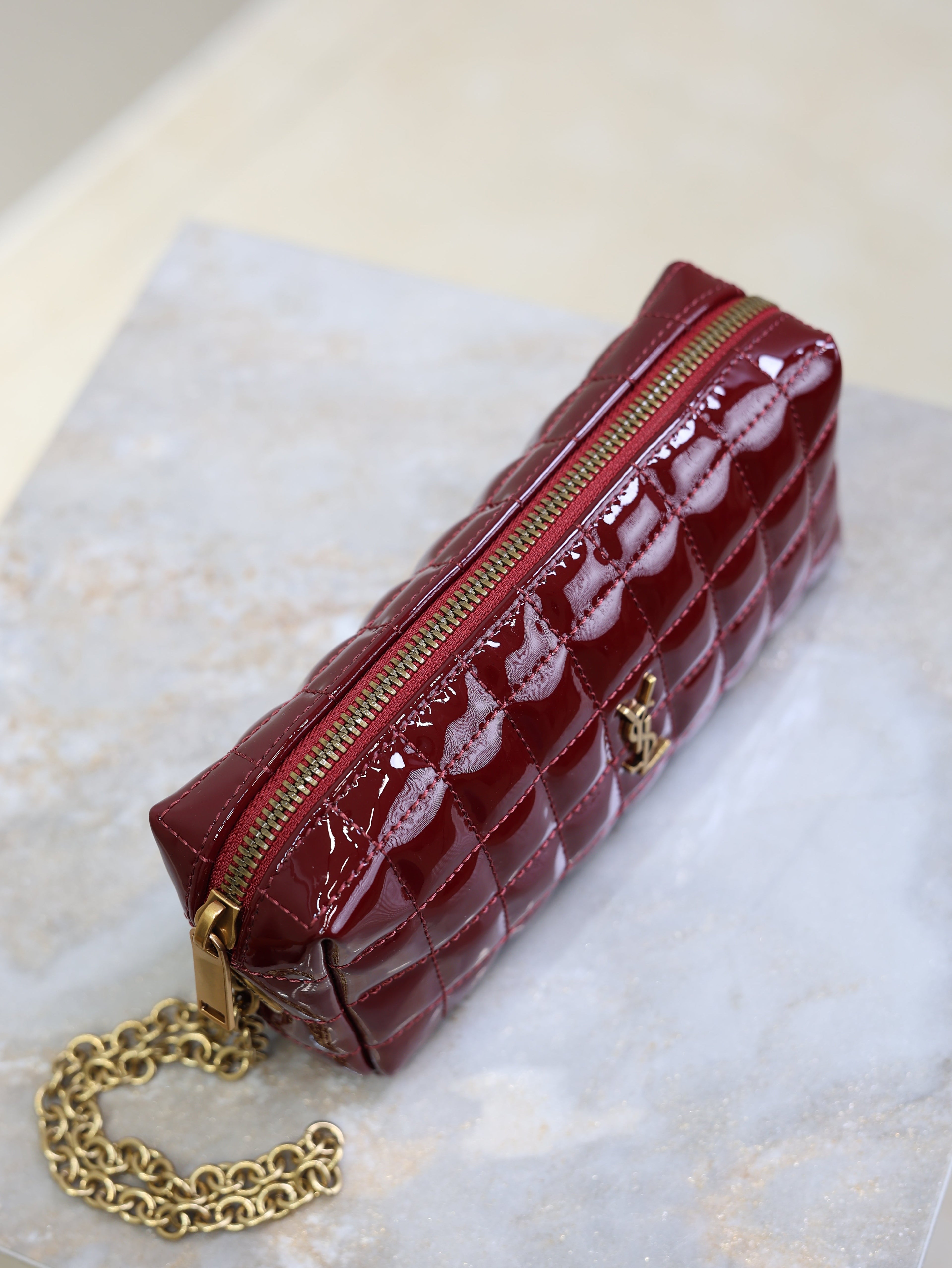 SAINT LAURENT YSL 25S CASSANDRE MATELASSÉ CARRÉ POUCH ON CHAIN 18 IN DARK RED WINE SHINY CALFSKIN