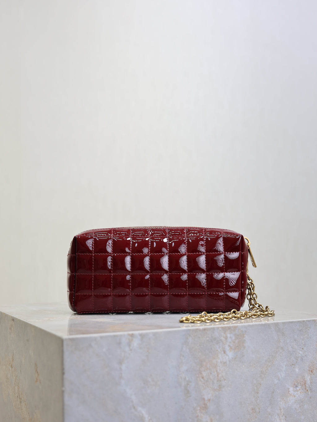 SAINT LAURENT YSL 25S CASSANDRE MATELASSÉ CARRÉ POUCH ON CHAIN 18 IN DARK RED WINE SHINY CALFSKIN