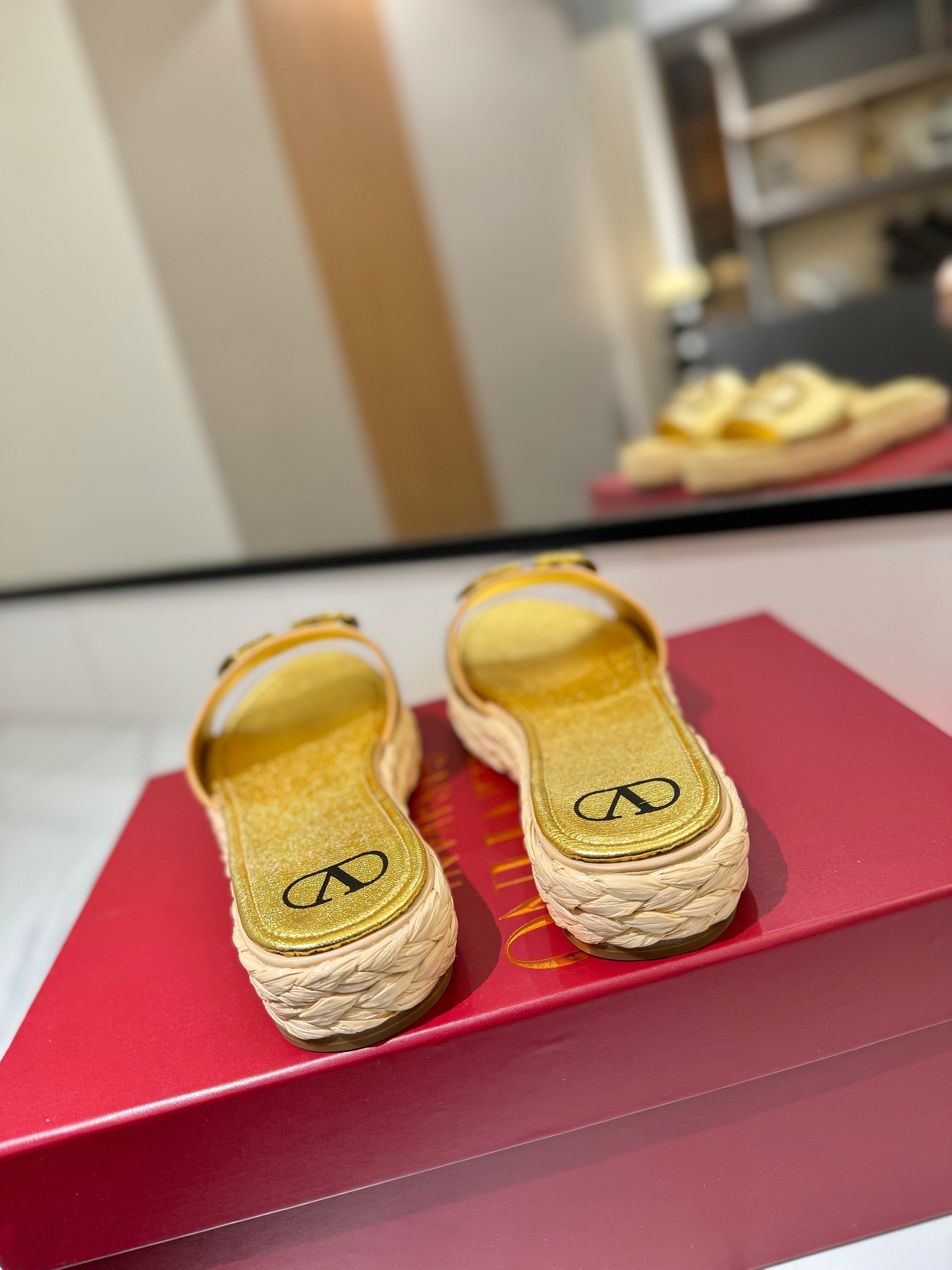 VLTN ESPADRILLE SLIDES 25S IN GOLD LAMBSKIN STYLE 1