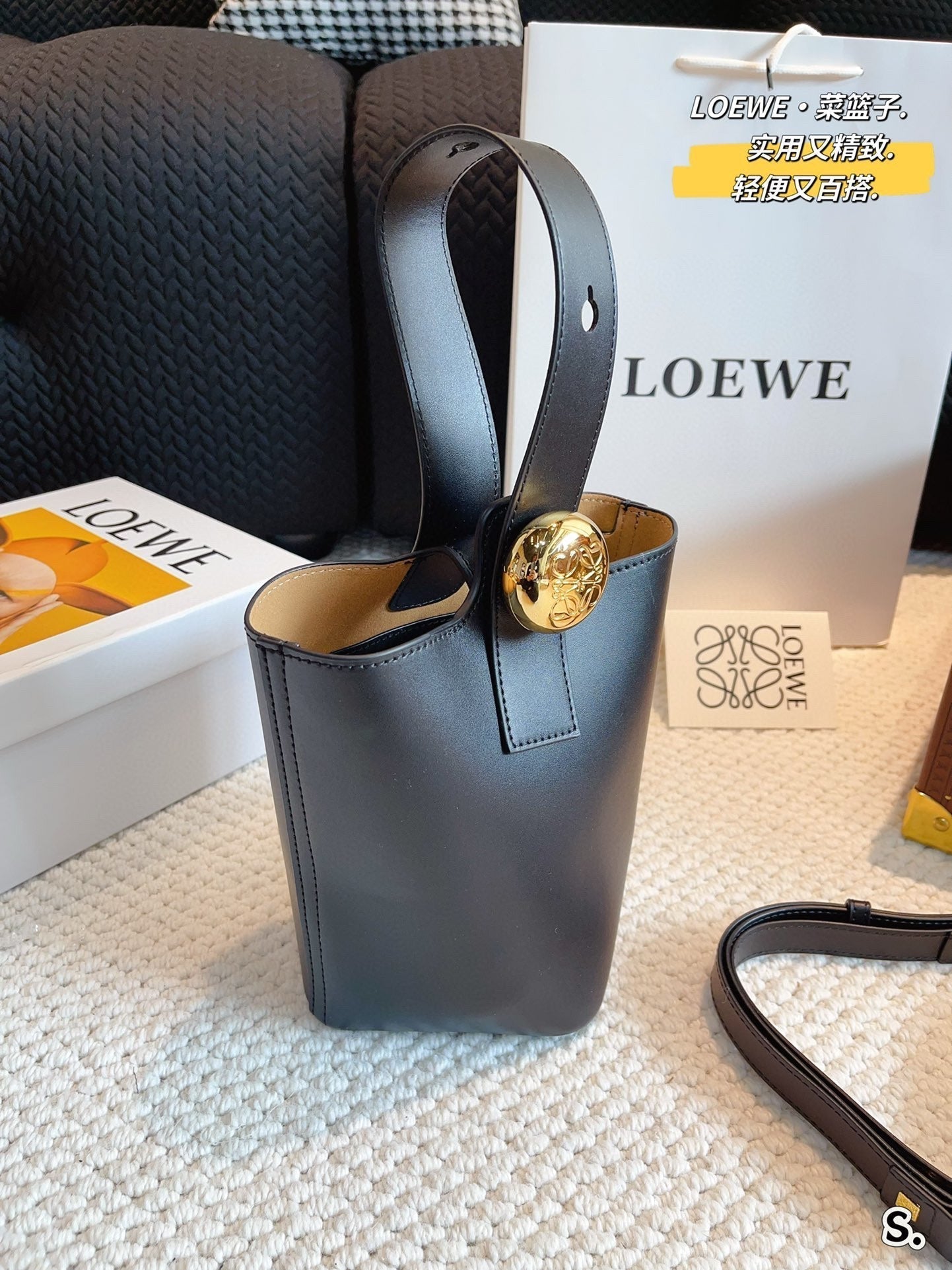 LOEWE MINI PEBBLE BUCKET 20 BAG IN BLACK SOFT GRAINED CALFSKIN