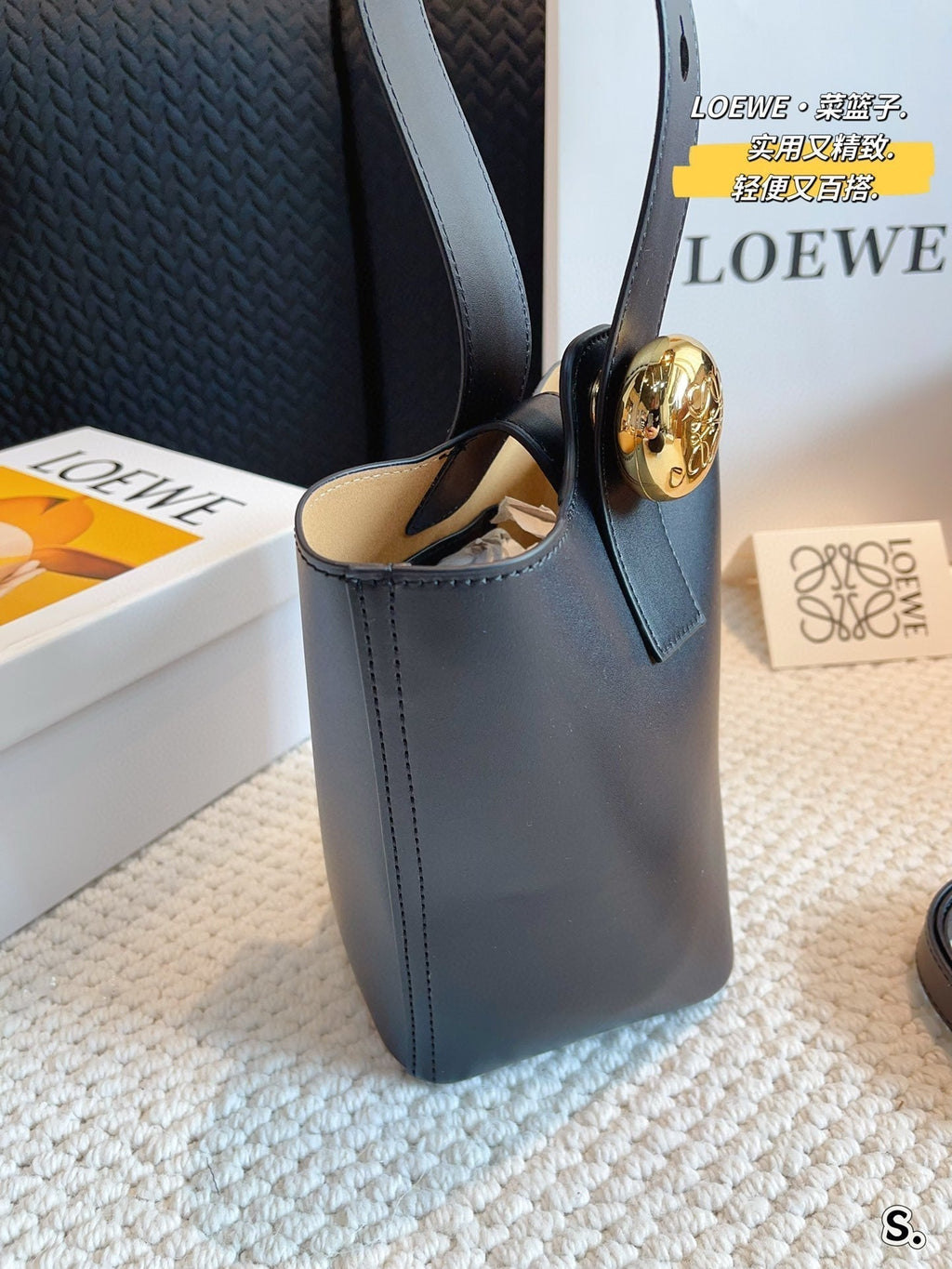 LOEWE MINI PEBBLE BUCKET 20 BAG IN BLACK SOFT GRAINED CALFSKIN