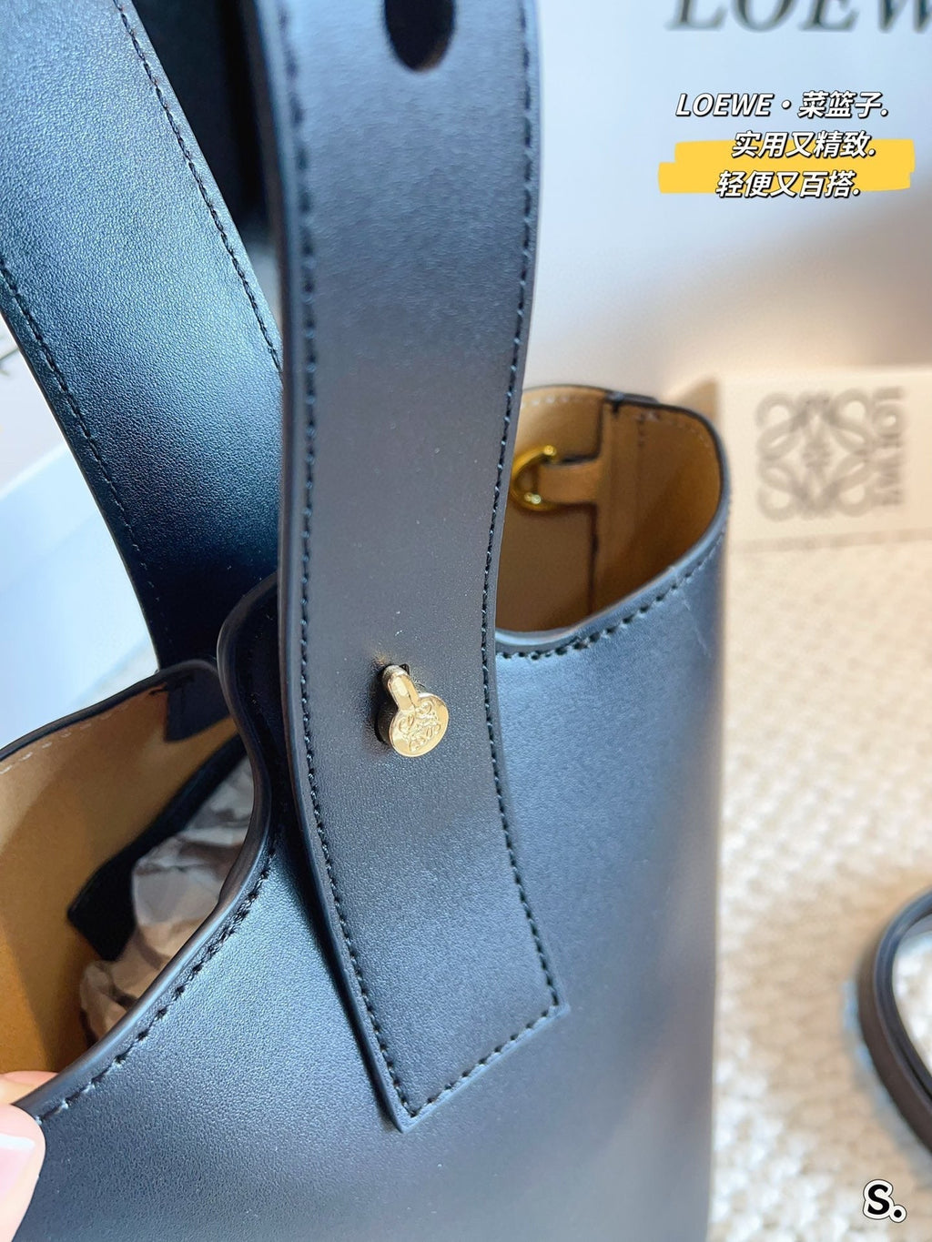 LOEWE MINI PEBBLE BUCKET 20 BAG IN BLACK SOFT GRAINED CALFSKIN