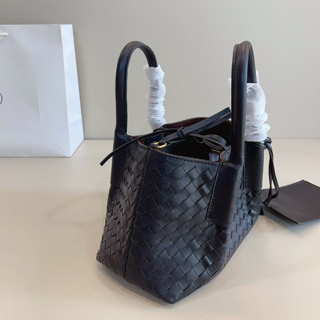 BOTTEGA VENETA SMALL PINACOTECA TOTE BAG 25 IN BLACK CALFSKIN