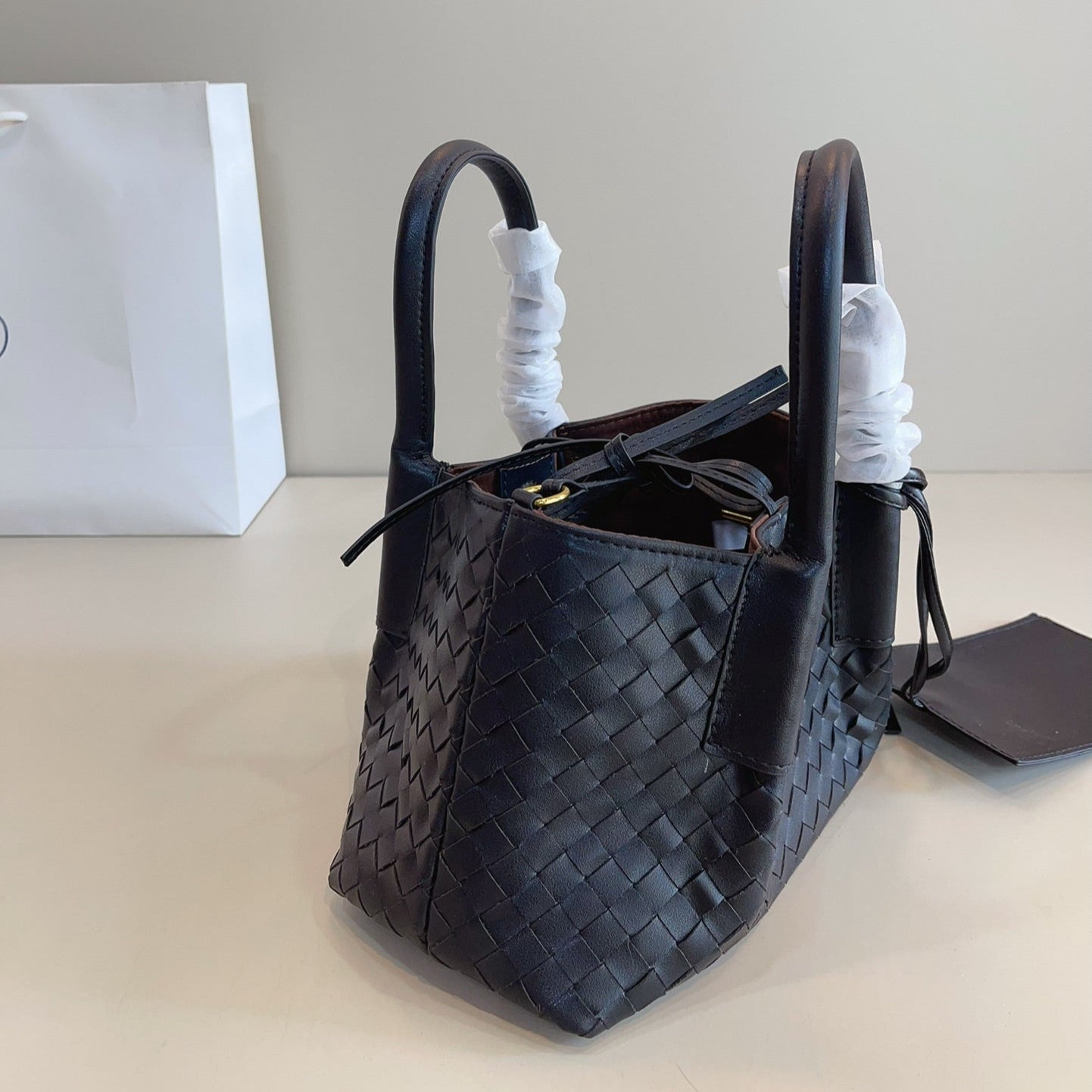 BOTTEGA VENETA SMALL PINACOTECA TOTE BAG 25 IN BLACK CALFSKIN
