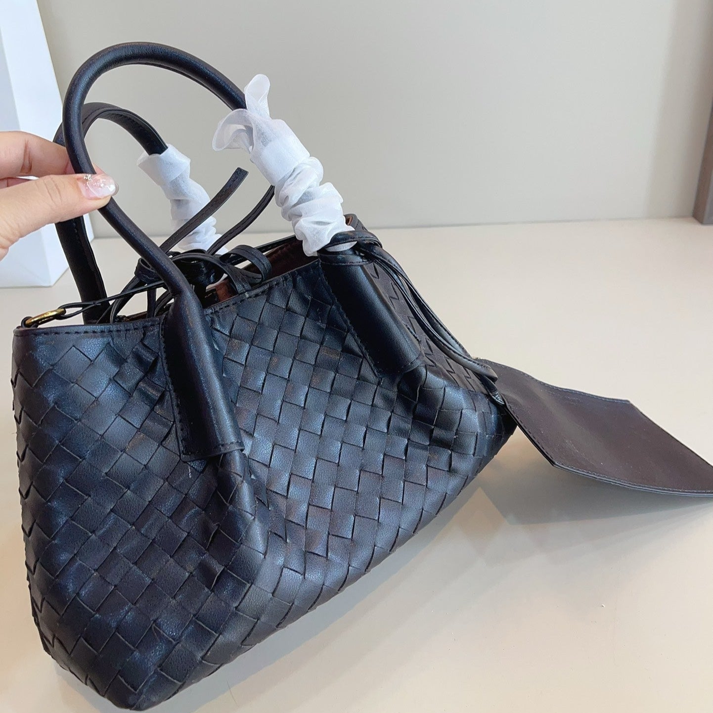 BOTTEGA VENETA SMALL PINACOTECA TOTE BAG 25 IN BLACK CALFSKIN