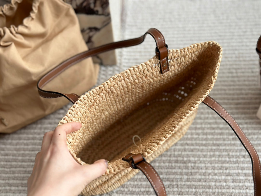 LOEWE LOE 27 SUMMER WOVEN BASKET IN NATURAL RAFFIA