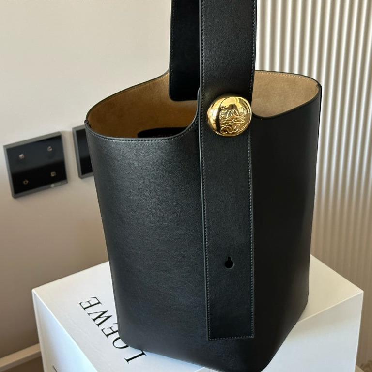 LOEWE LOE MEDIUM 25 PEBBLE BUCKET IN BLACK MELLOW CALFSKIN