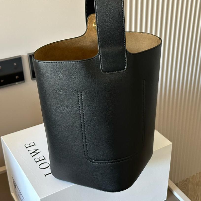 LOEWE LOE MEDIUM 25 PEBBLE BUCKET IN BLACK MELLOW CALFSKIN